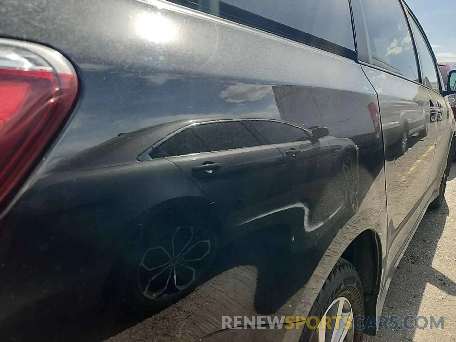 15 Photograph of a damaged car 5TDDZ3DC1LS249549 TOYOTA SIENNA 2020