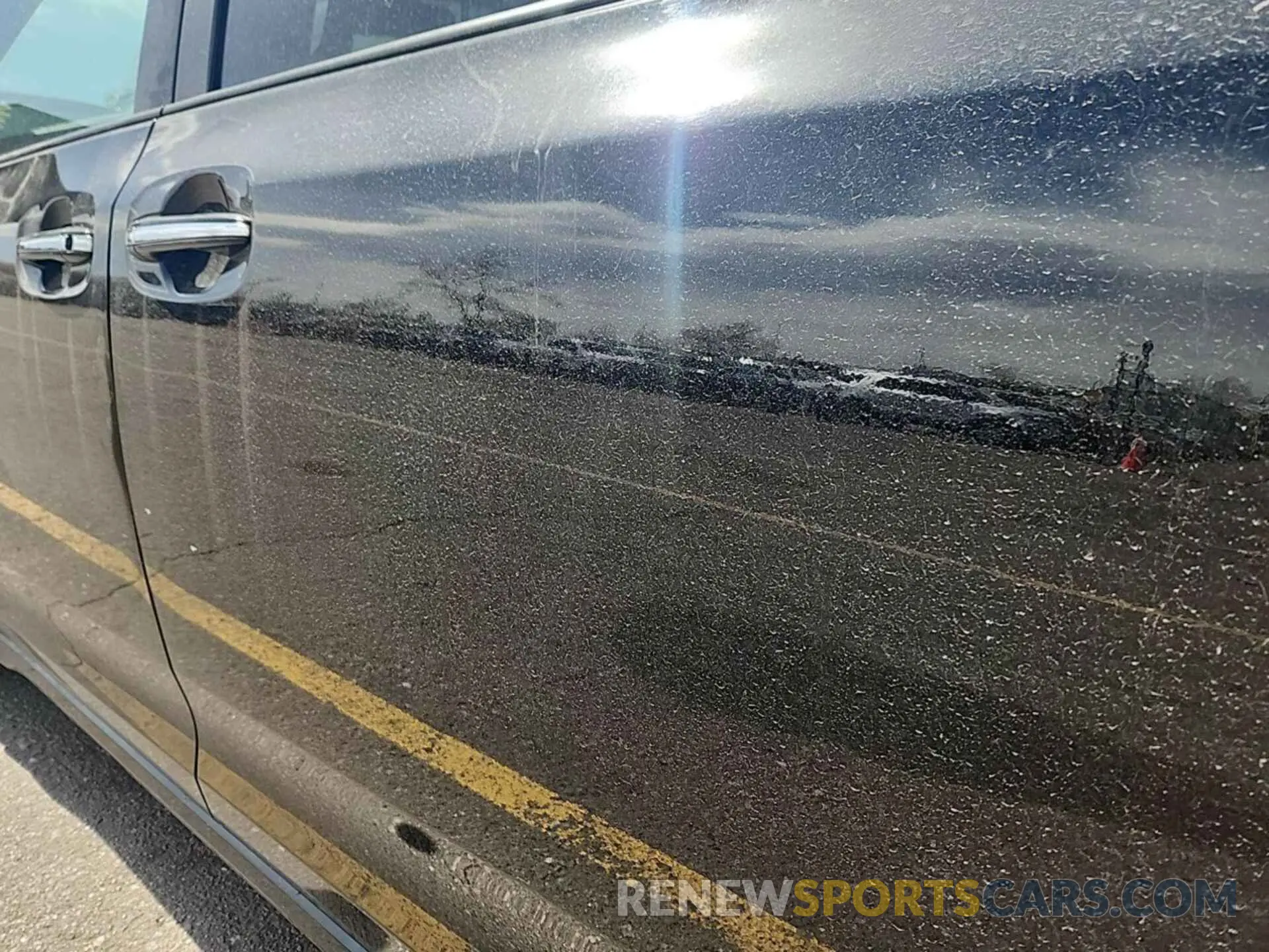 17 Photograph of a damaged car 5TDDZ3DC1LS249549 TOYOTA SIENNA 2020