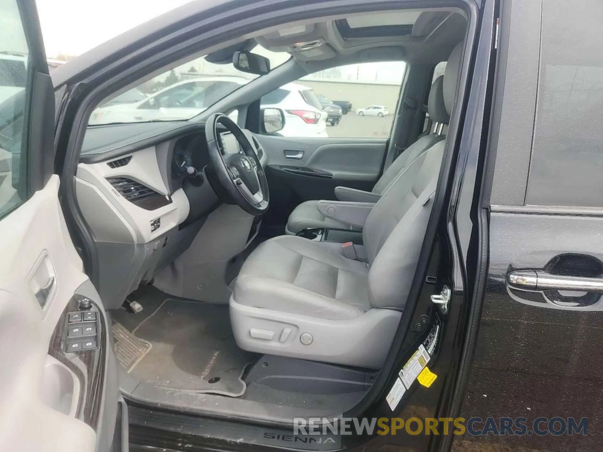 2 Photograph of a damaged car 5TDDZ3DC1LS249549 TOYOTA SIENNA 2020