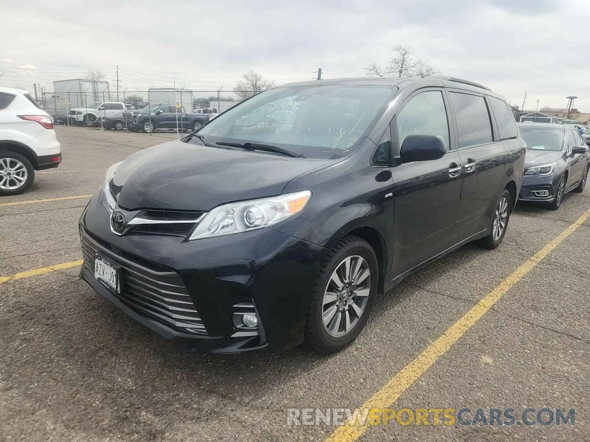 8 Photograph of a damaged car 5TDDZ3DC1LS249549 TOYOTA SIENNA 2020