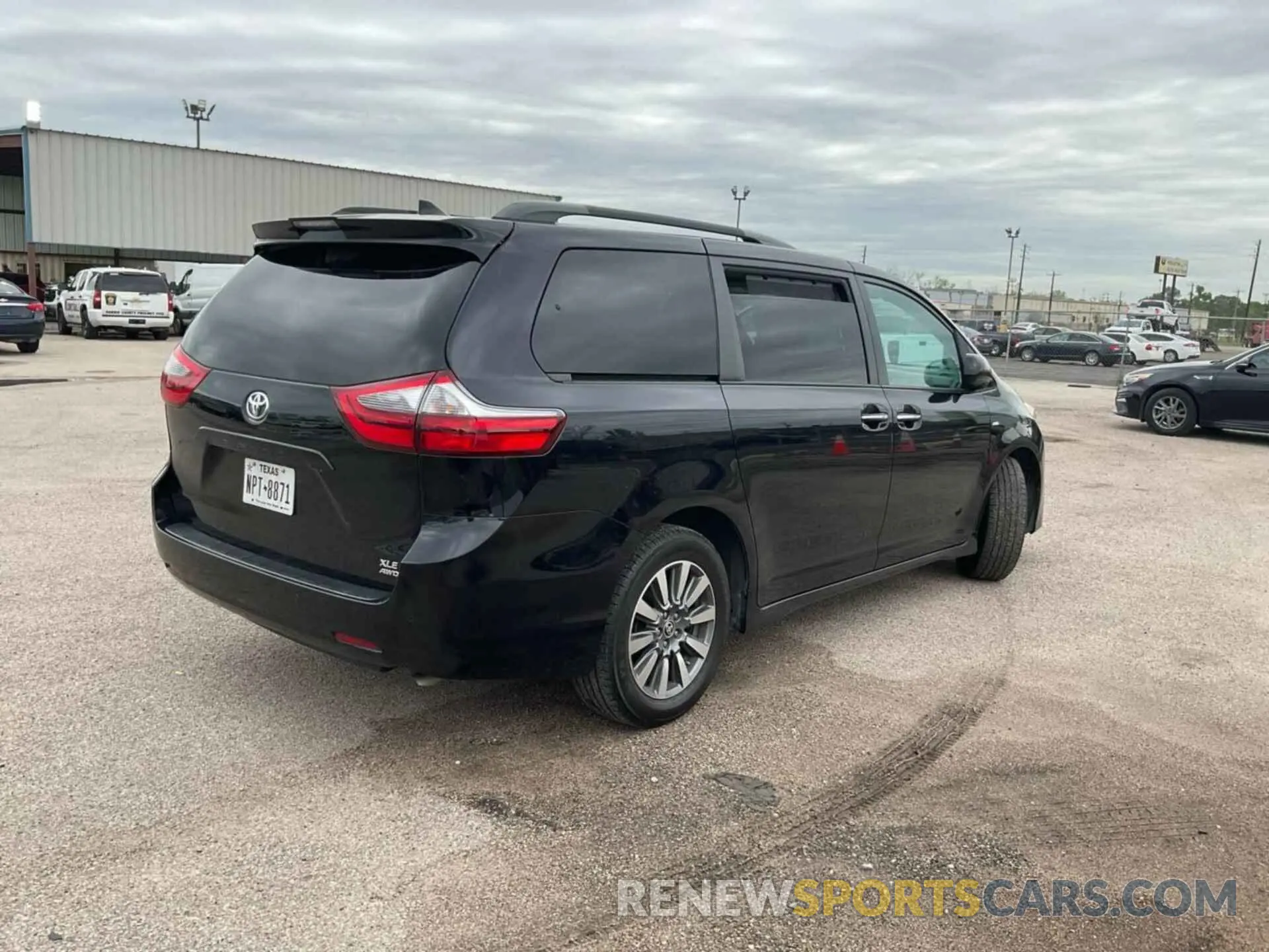 12 Photograph of a damaged car 5TDDZ3DC1LS249597 TOYOTA SIENNA 2020