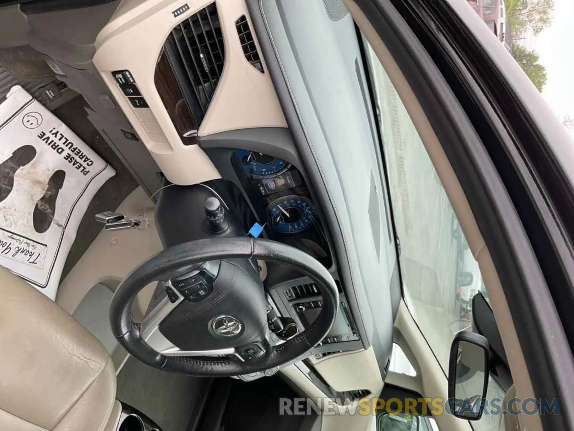 2 Photograph of a damaged car 5TDDZ3DC1LS249597 TOYOTA SIENNA 2020