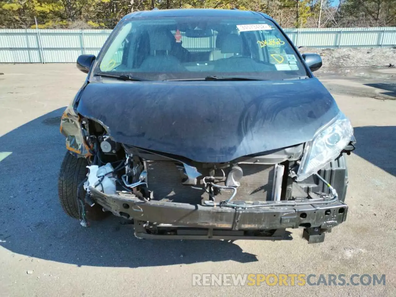 9 Photograph of a damaged car 5TDDZ3DC2LS246563 TOYOTA SIENNA 2020