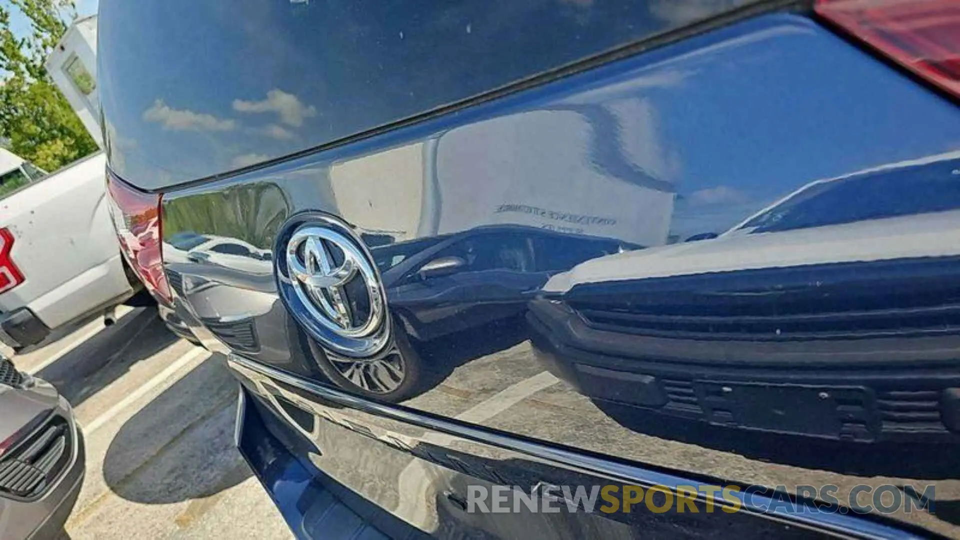 19 Photograph of a damaged car 5TDDZ3DC2LS249611 TOYOTA SIENNA 2020