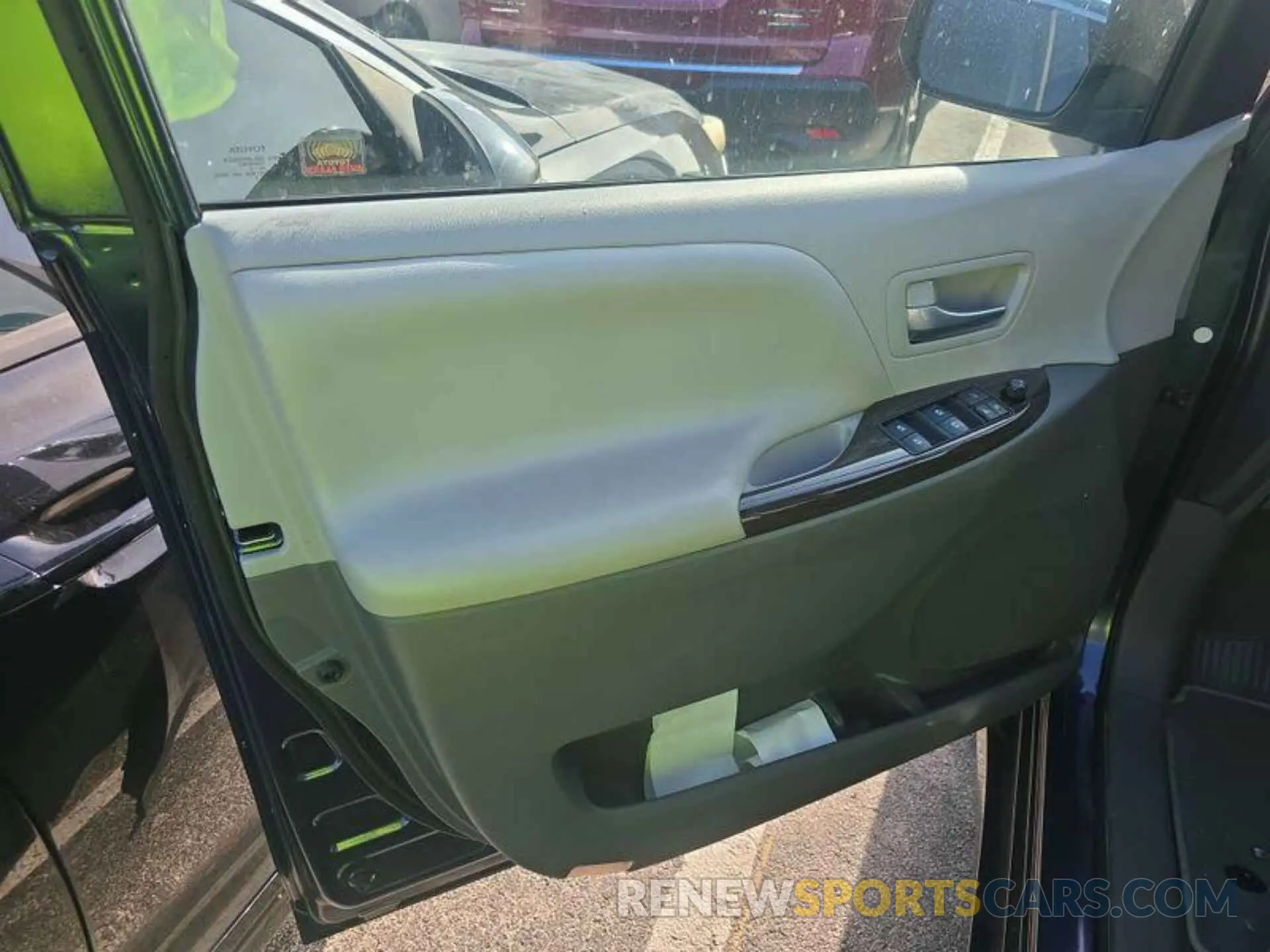 3 Photograph of a damaged car 5TDDZ3DC2LS249611 TOYOTA SIENNA 2020