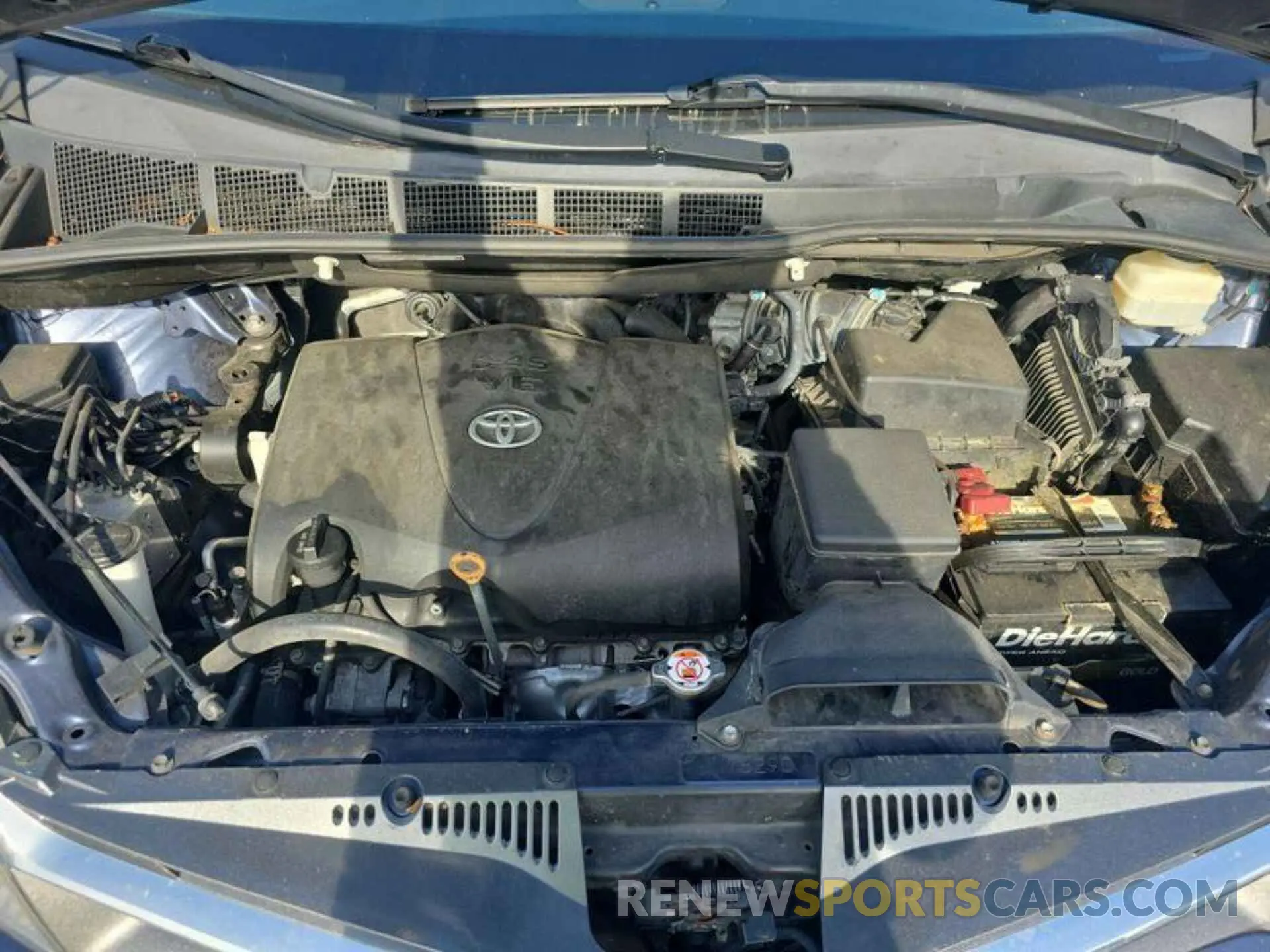 8 Photograph of a damaged car 5TDDZ3DC2LS249611 TOYOTA SIENNA 2020