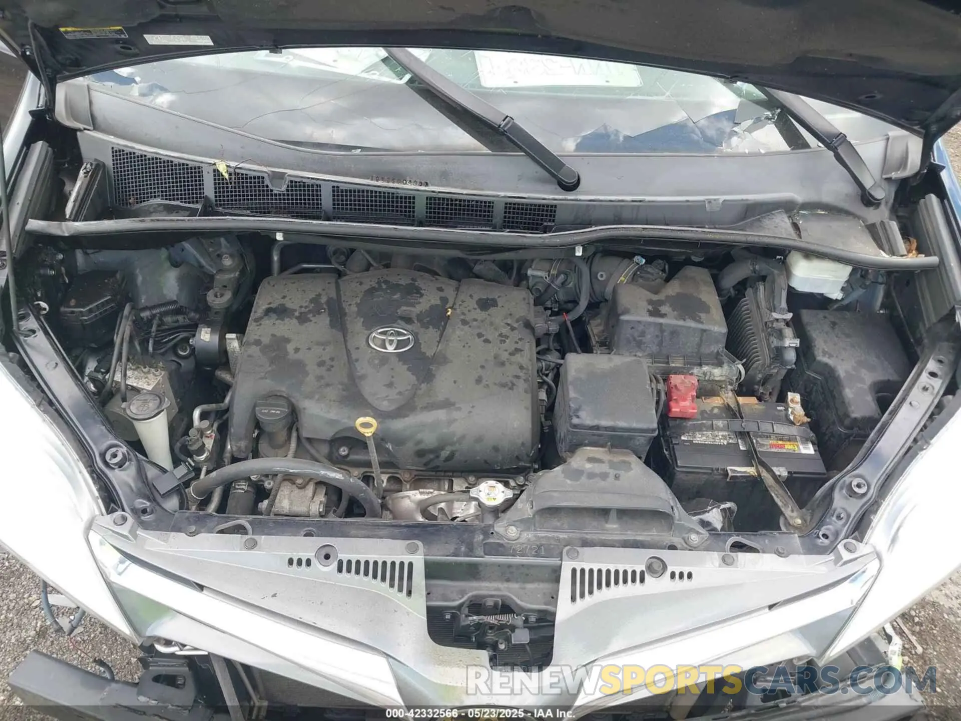 10 Photograph of a damaged car 5TDDZ3DC4LS232650 TOYOTA SIENNA 2020