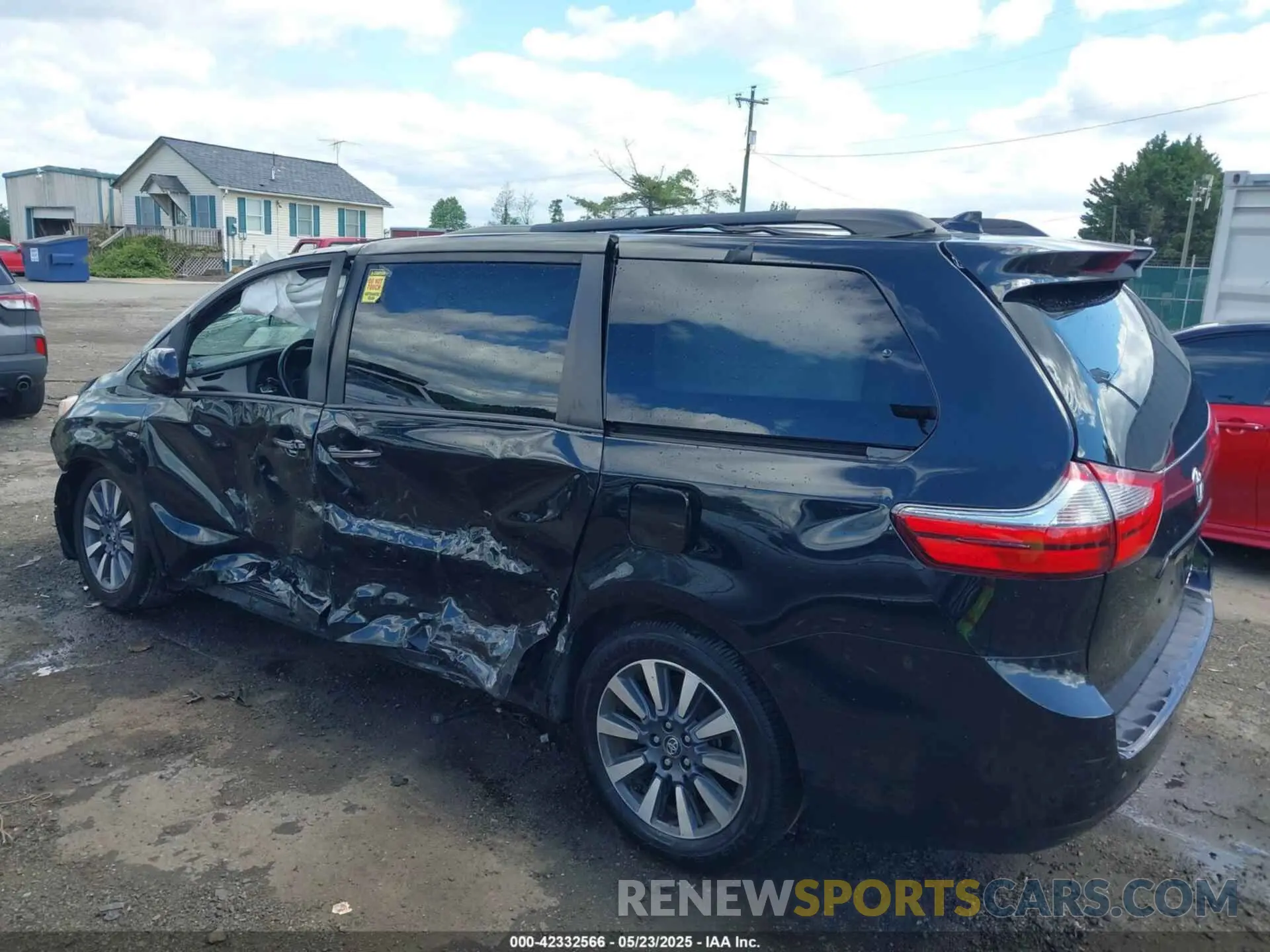 3 Photograph of a damaged car 5TDDZ3DC4LS232650 TOYOTA SIENNA 2020