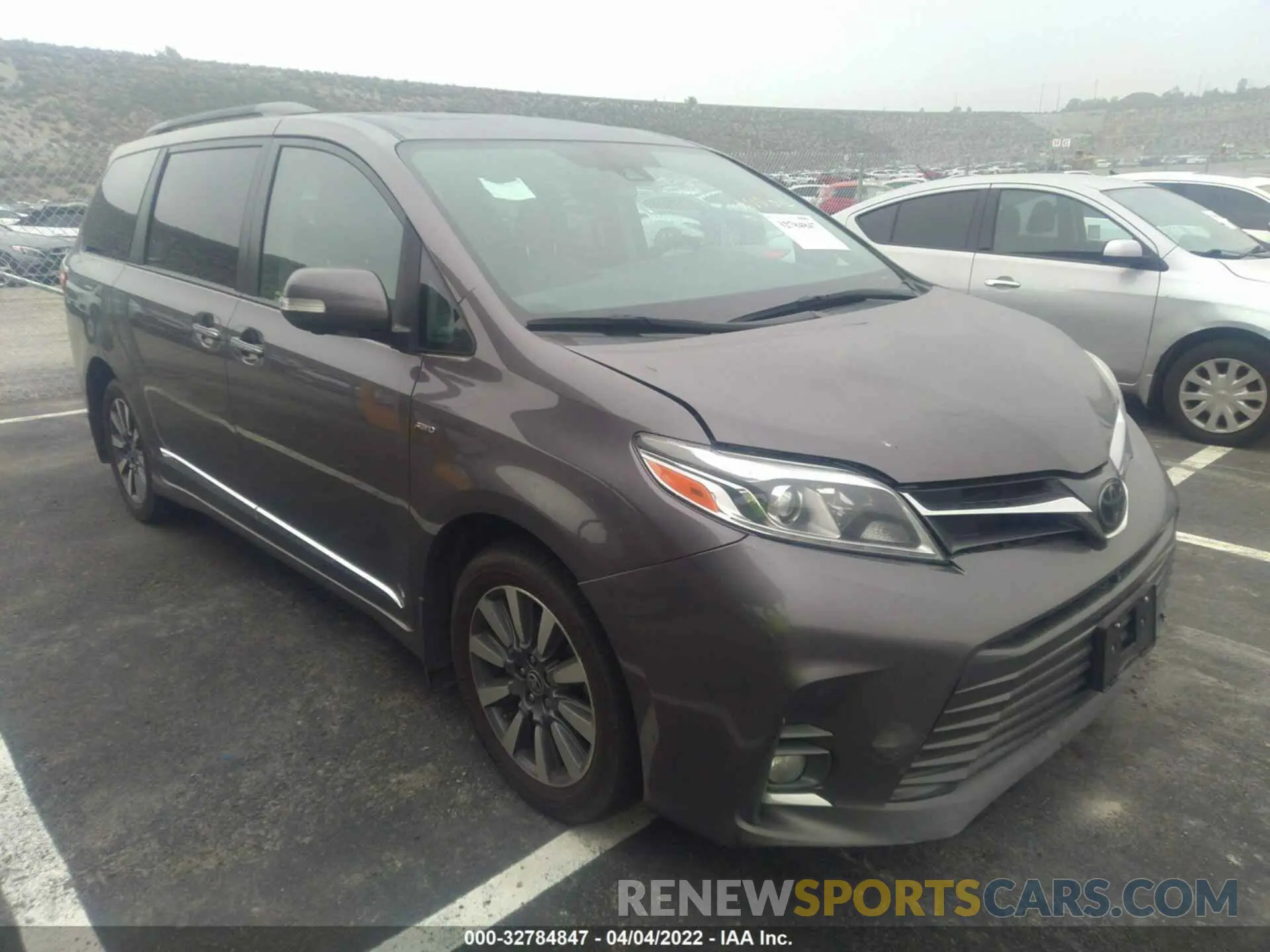 1 Photograph of a damaged car 5TDDZ3DC4LS249710 TOYOTA SIENNA 2020