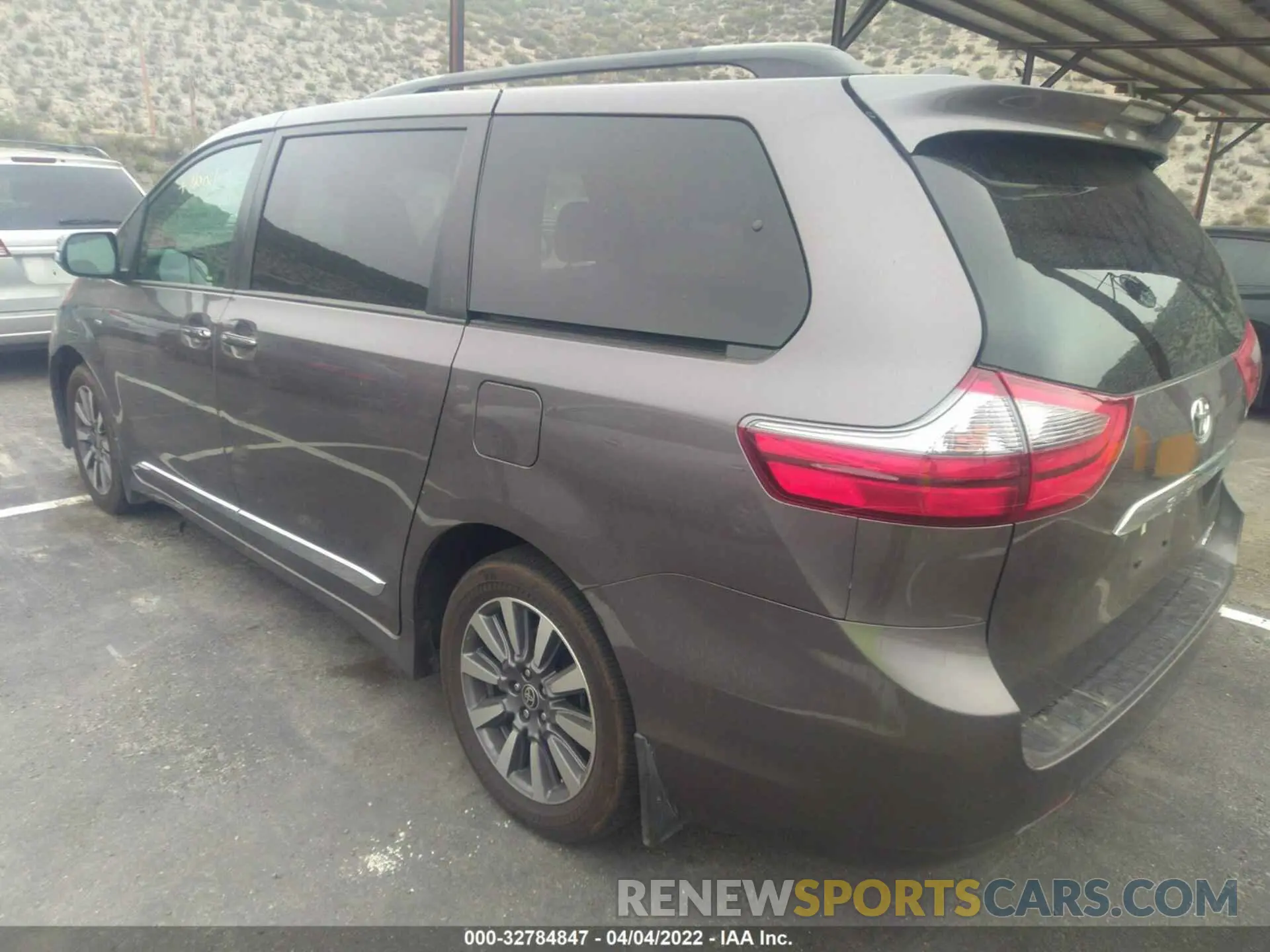 3 Photograph of a damaged car 5TDDZ3DC4LS249710 TOYOTA SIENNA 2020