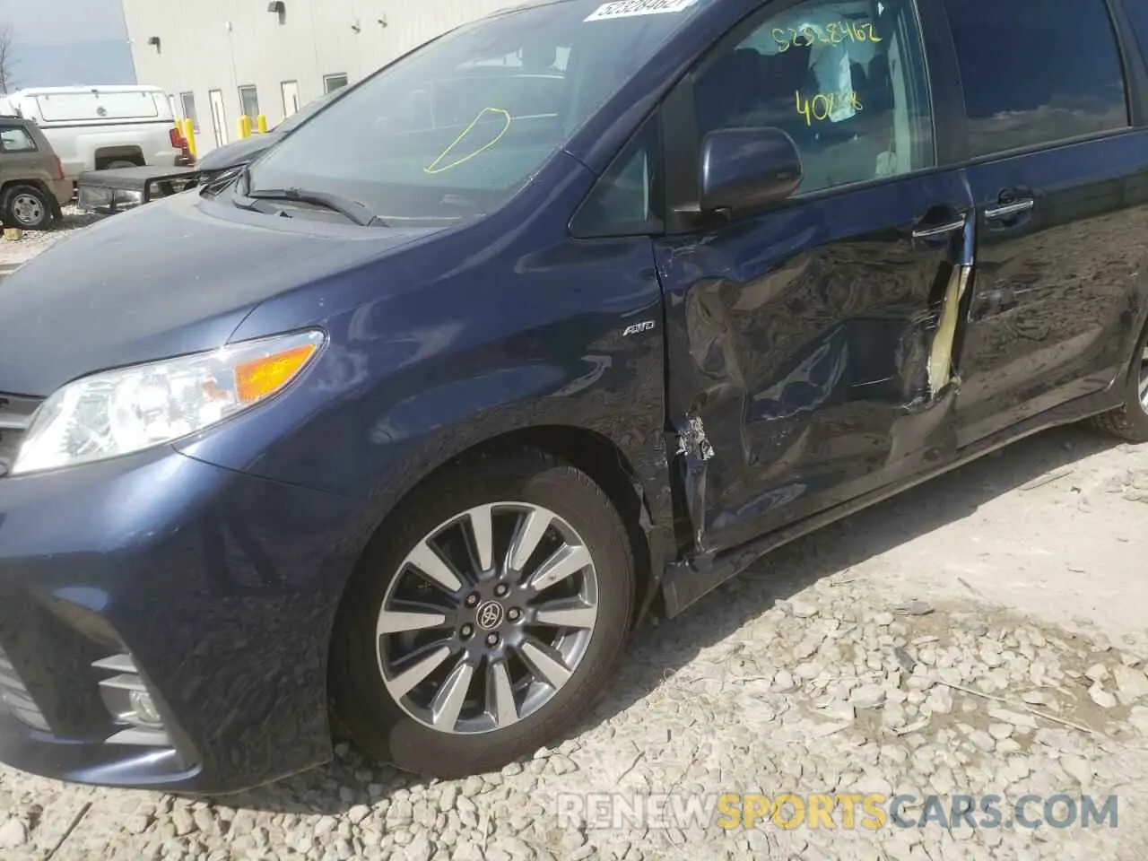 9 Photograph of a damaged car 5TDDZ3DC5LS243608 TOYOTA SIENNA 2020