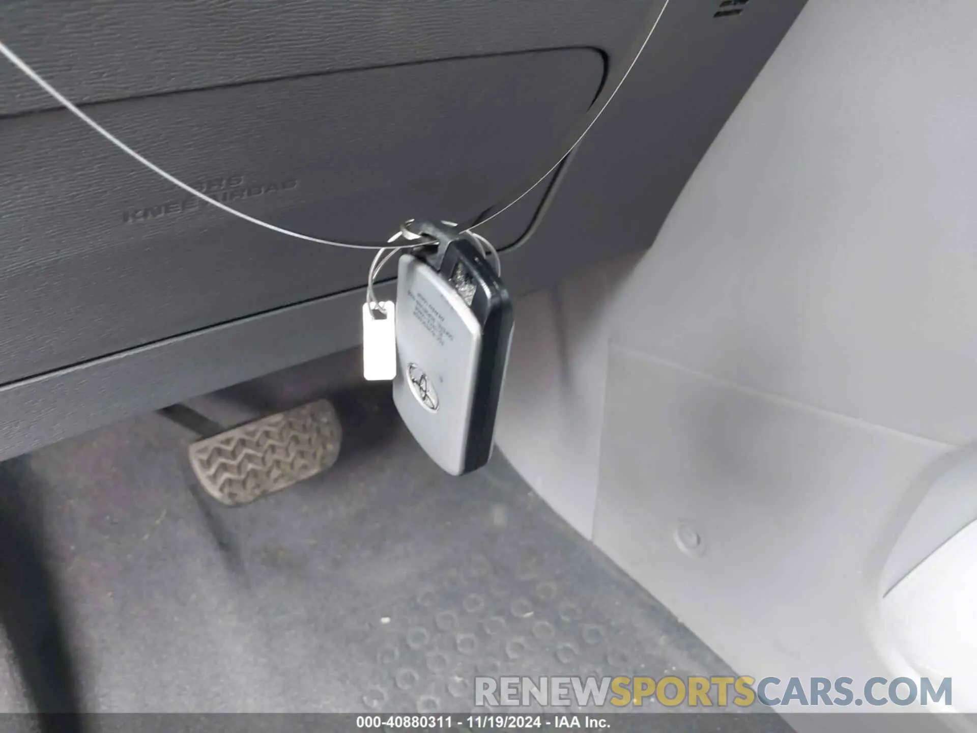 11 Photograph of a damaged car 5TDDZ3DC6LS238739 TOYOTA SIENNA 2020