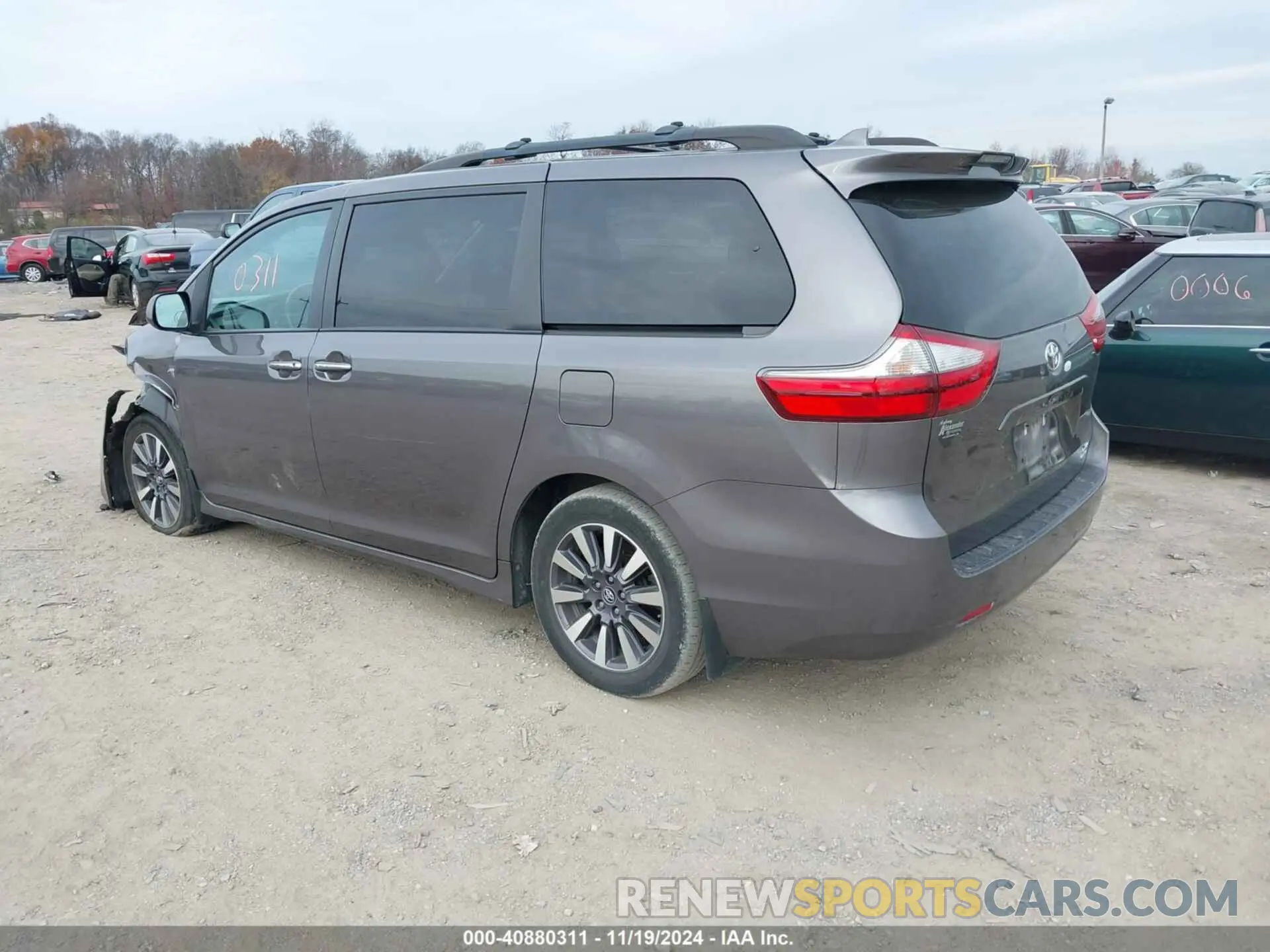 3 Photograph of a damaged car 5TDDZ3DC6LS238739 TOYOTA SIENNA 2020