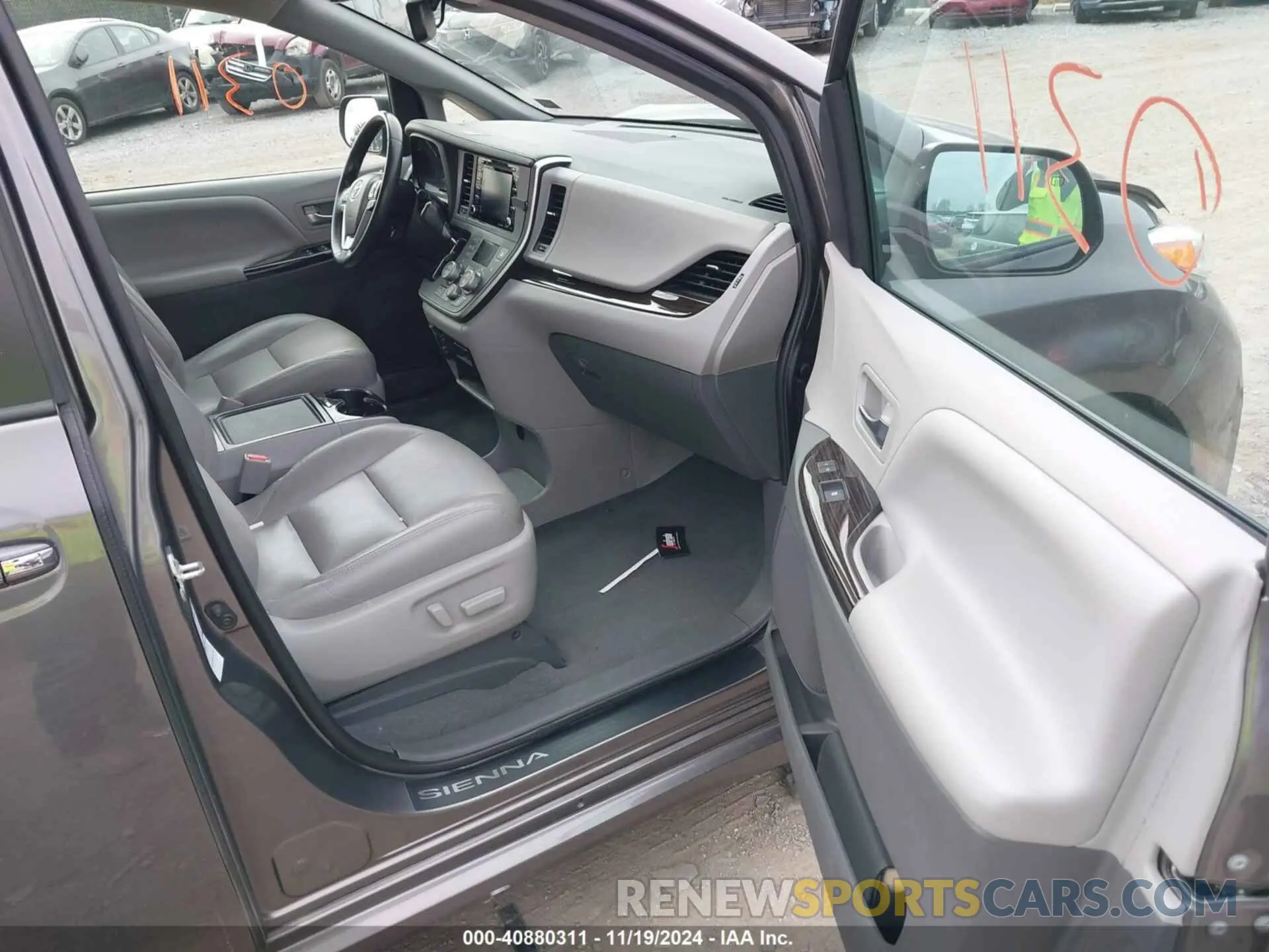5 Photograph of a damaged car 5TDDZ3DC6LS238739 TOYOTA SIENNA 2020