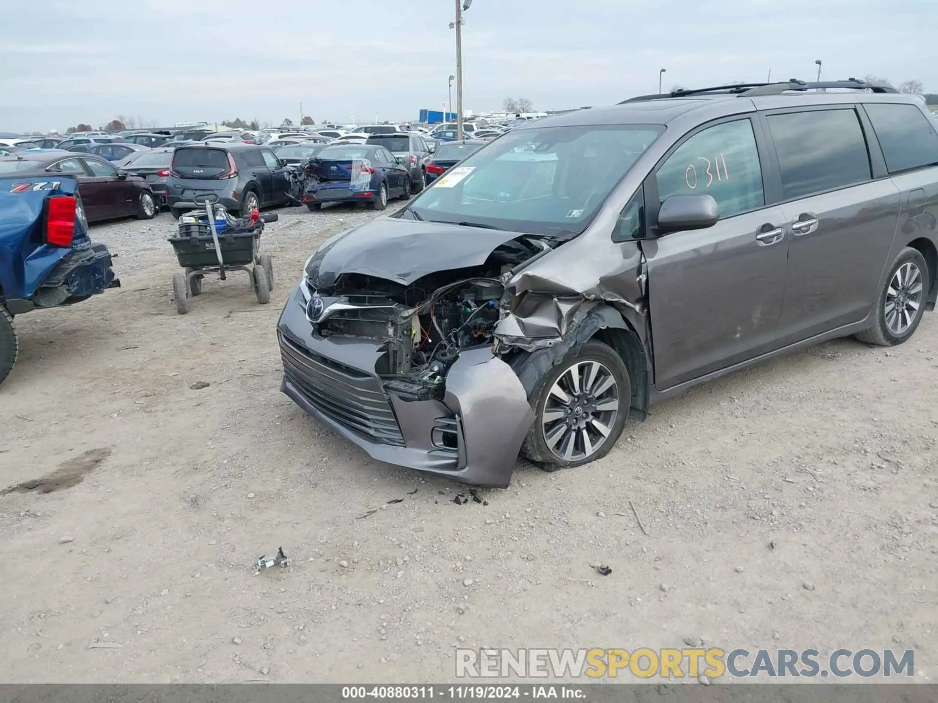 6 Photograph of a damaged car 5TDDZ3DC6LS238739 TOYOTA SIENNA 2020