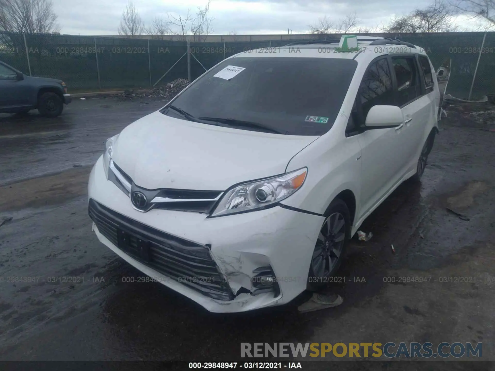 2 Photograph of a damaged car 5TDDZ3DC7LS237969 TOYOTA SIENNA 2020