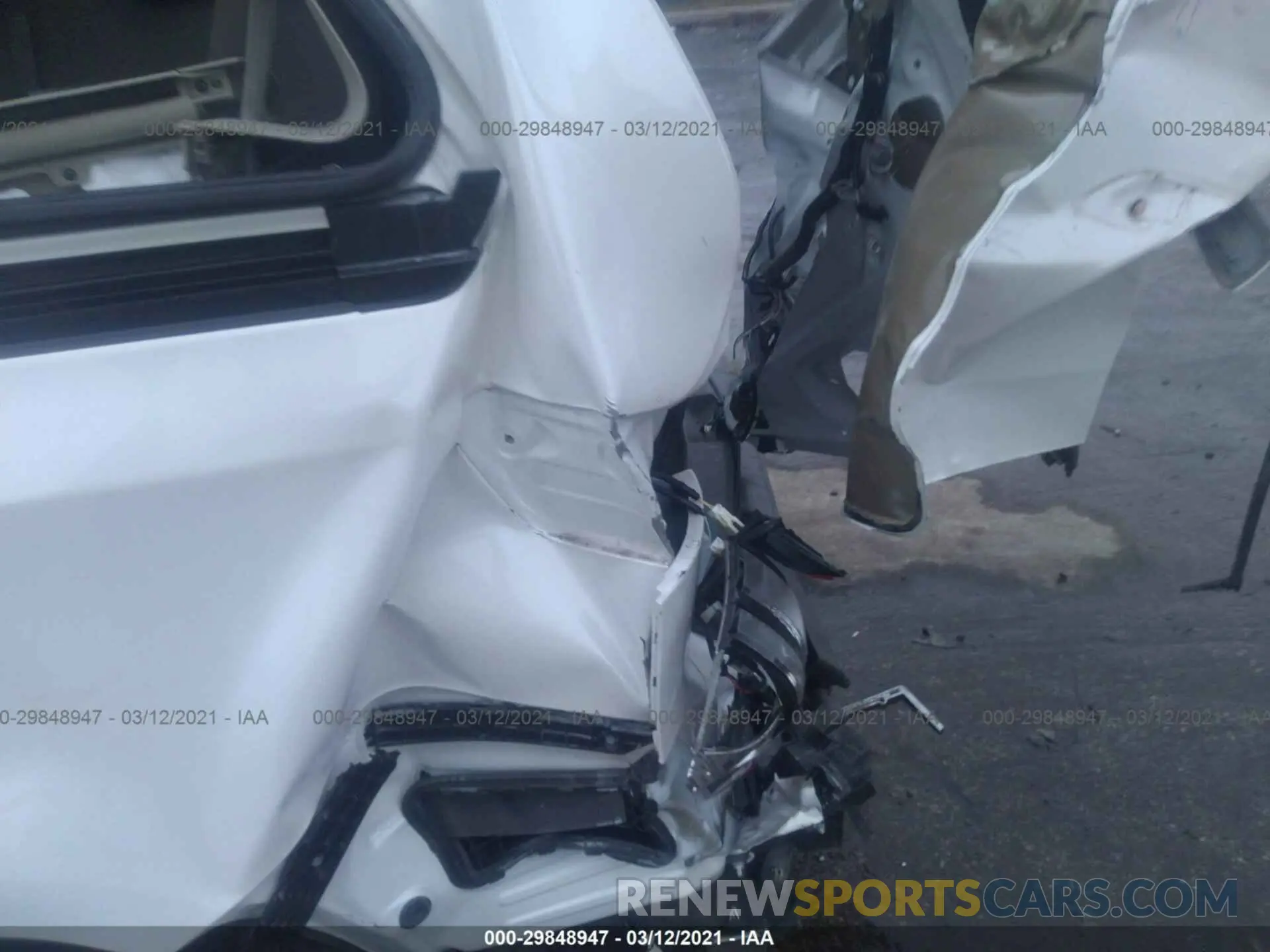 6 Photograph of a damaged car 5TDDZ3DC7LS237969 TOYOTA SIENNA 2020