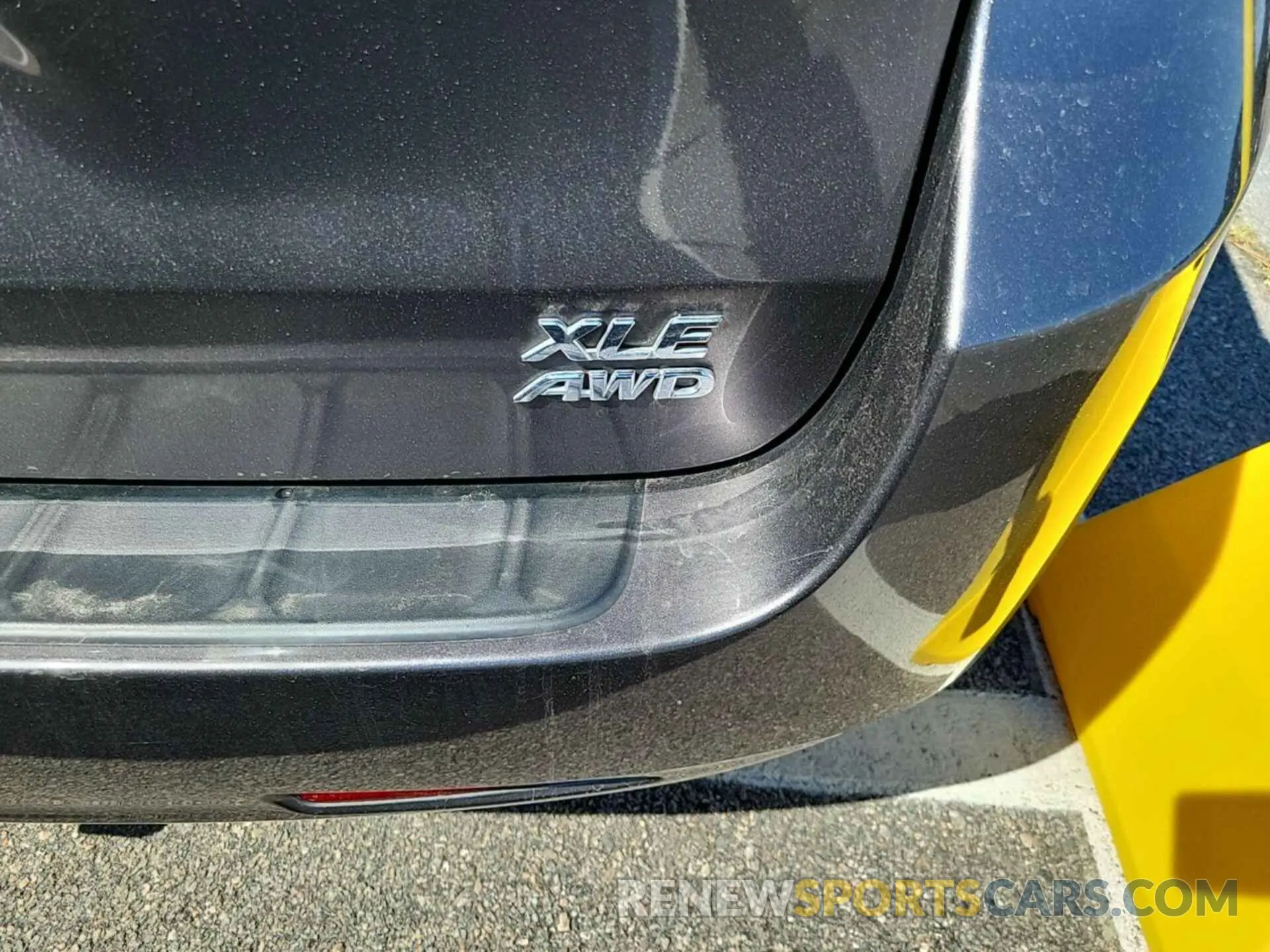 10 Photograph of a damaged car 5TDDZ3DC8LS230299 TOYOTA SIENNA 2020