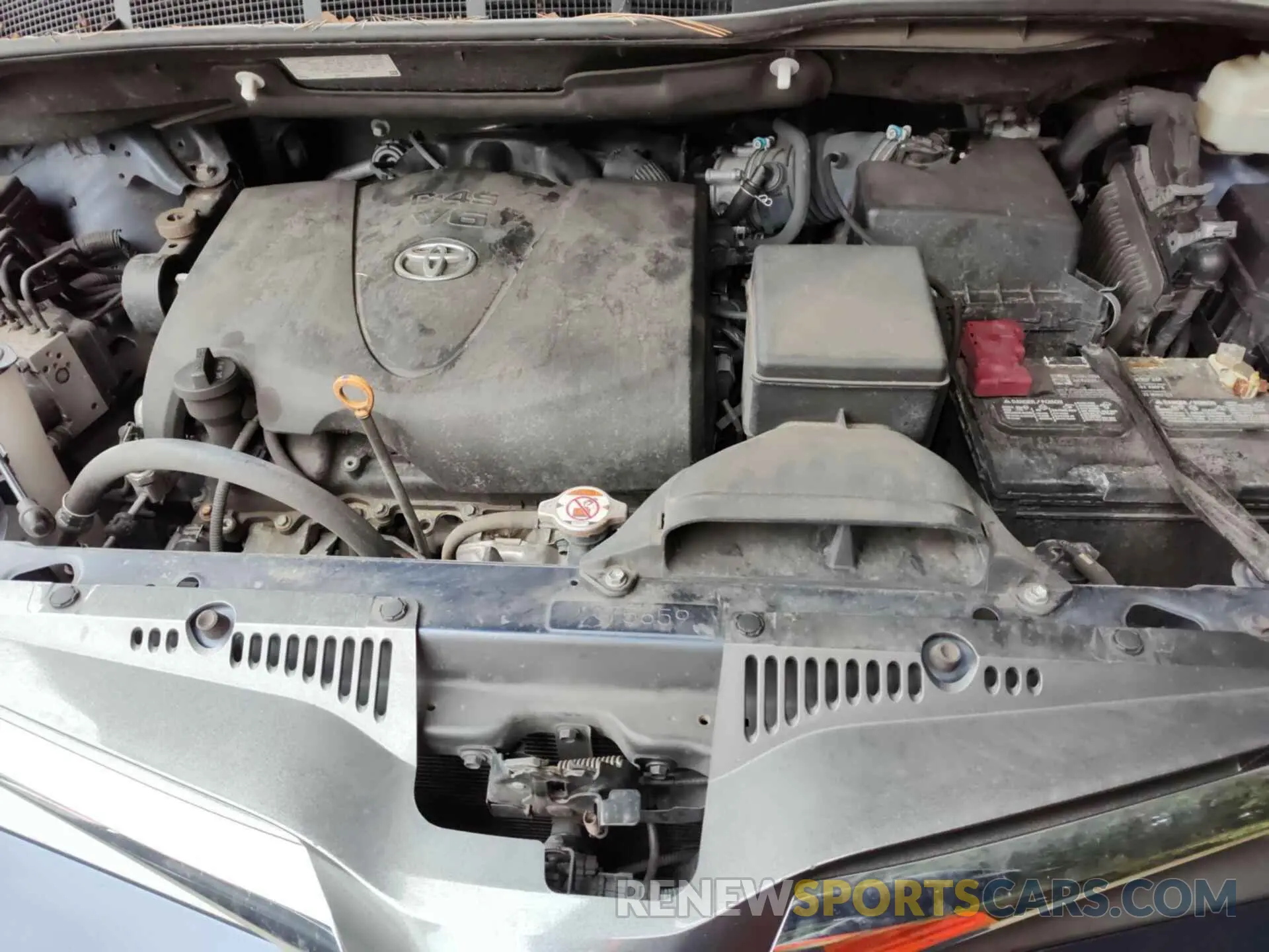 8 Photograph of a damaged car 5TDDZ3DC8LS249466 TOYOTA SIENNA 2020