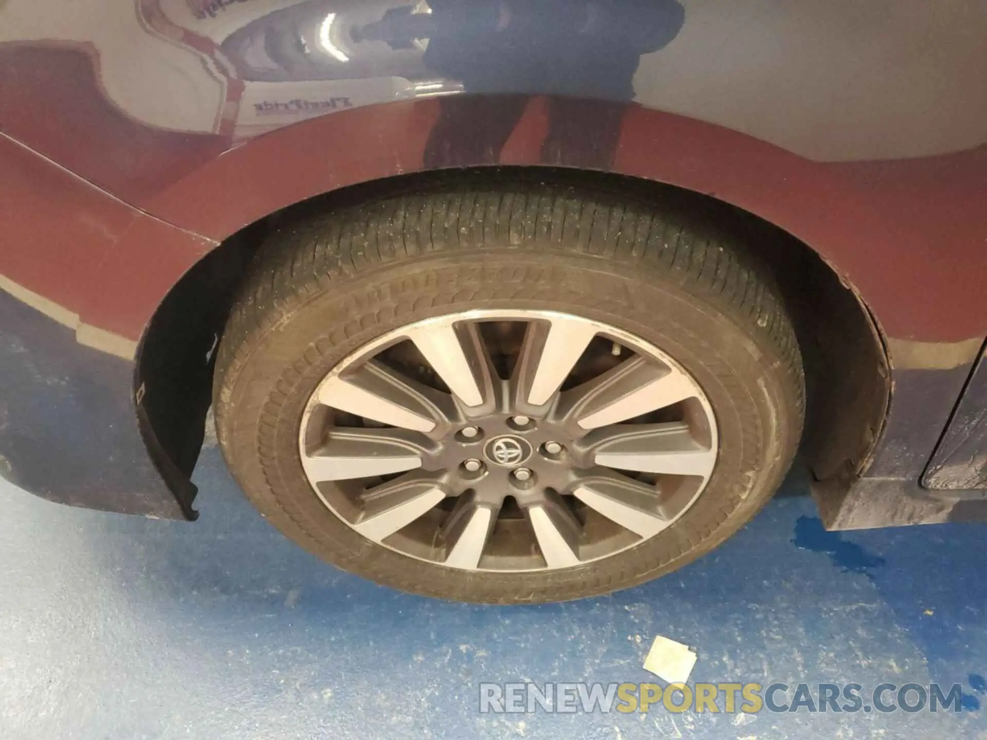 17 Photograph of a damaged car 5TDDZ3DC9LS232403 TOYOTA SIENNA 2020