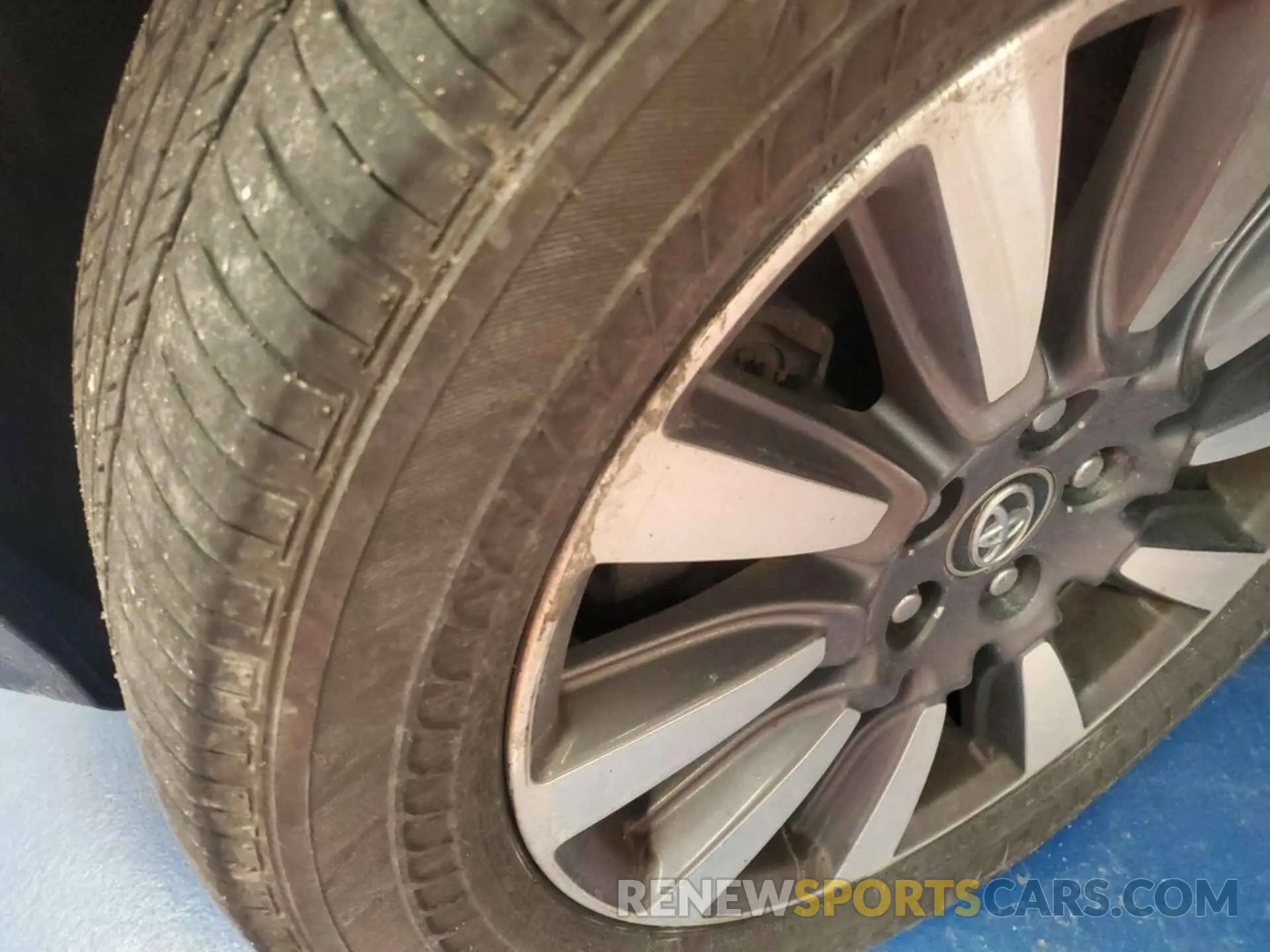 7 Photograph of a damaged car 5TDDZ3DC9LS232403 TOYOTA SIENNA 2020