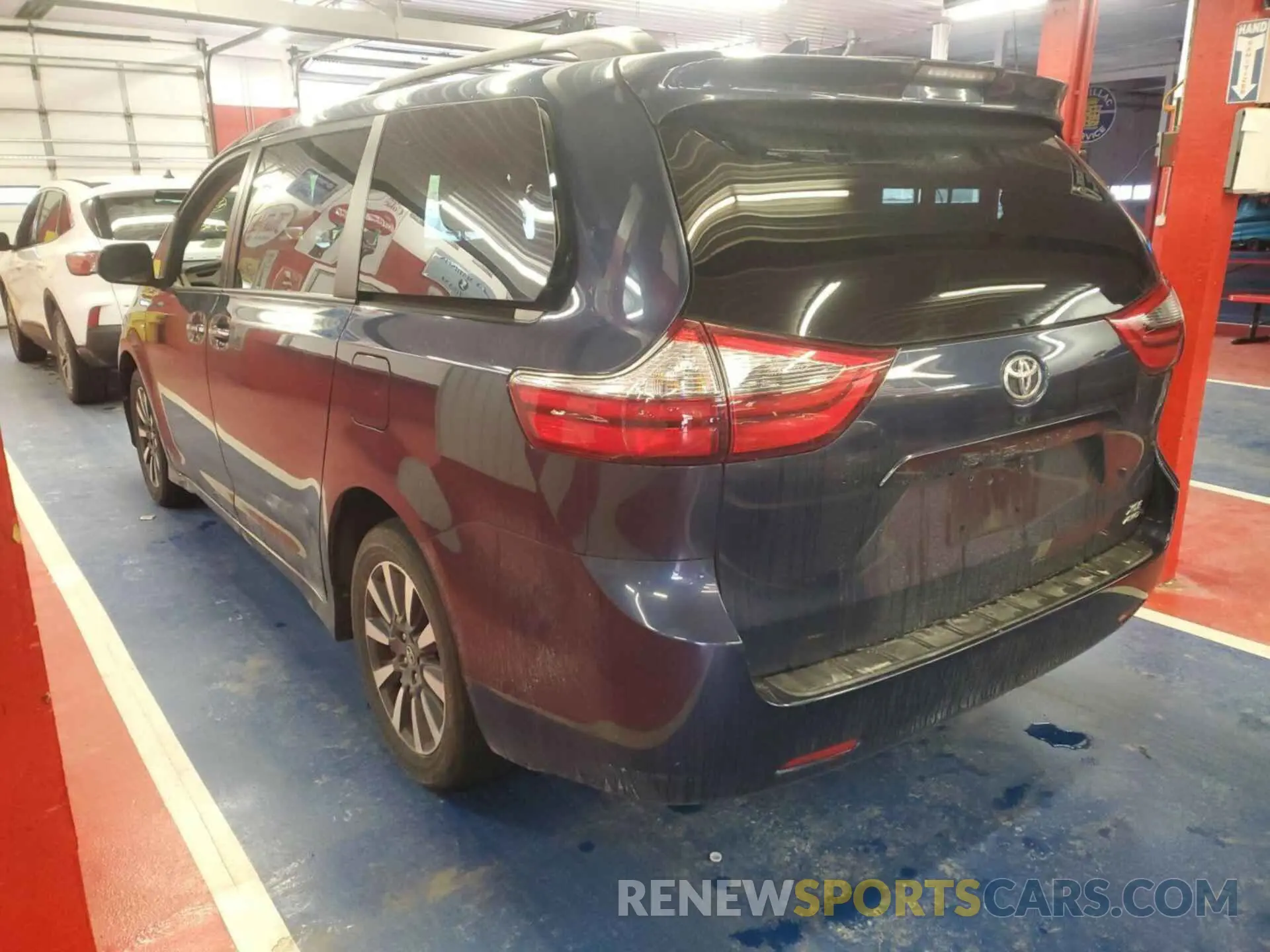 9 Photograph of a damaged car 5TDDZ3DC9LS232403 TOYOTA SIENNA 2020