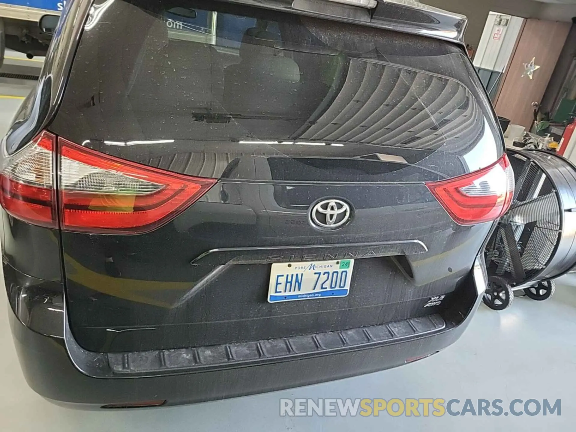 12 Photograph of a damaged car 5TDDZ3DC9LS249539 TOYOTA SIENNA 2020