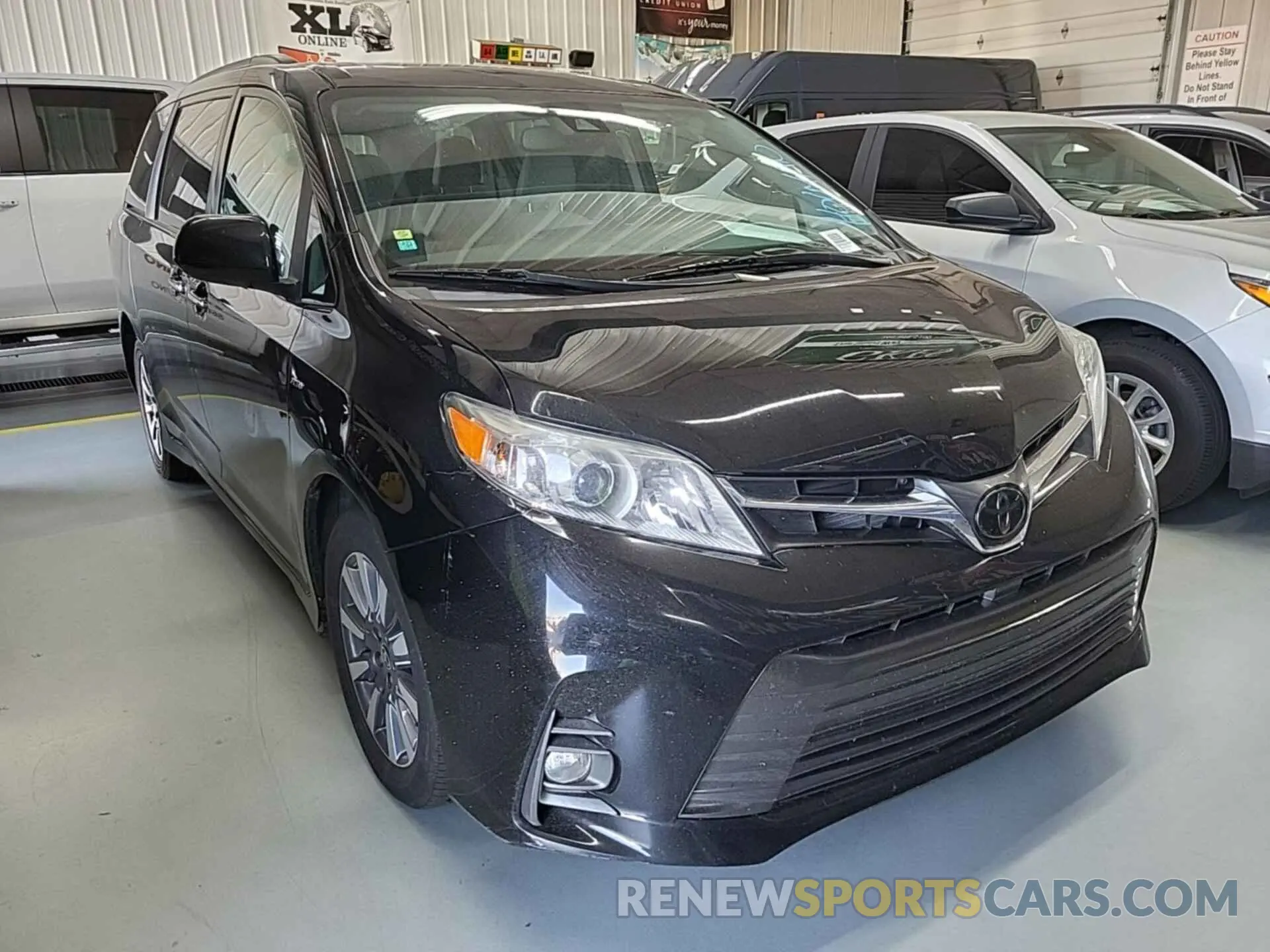 9 Photograph of a damaged car 5TDDZ3DC9LS249539 TOYOTA SIENNA 2020