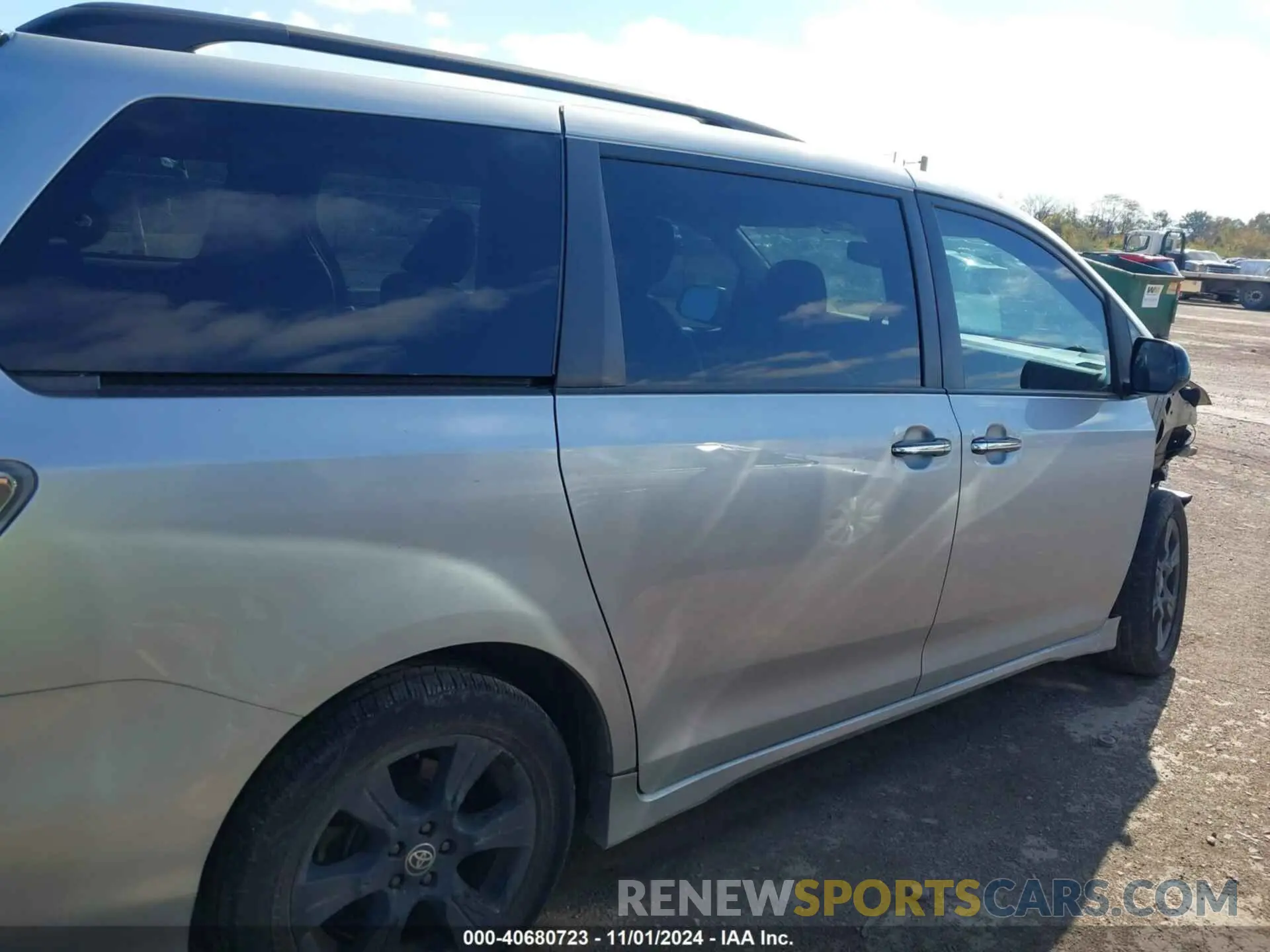 13 Photograph of a damaged car 5TDEZ3DC7LS244411 TOYOTA SIENNA 2020