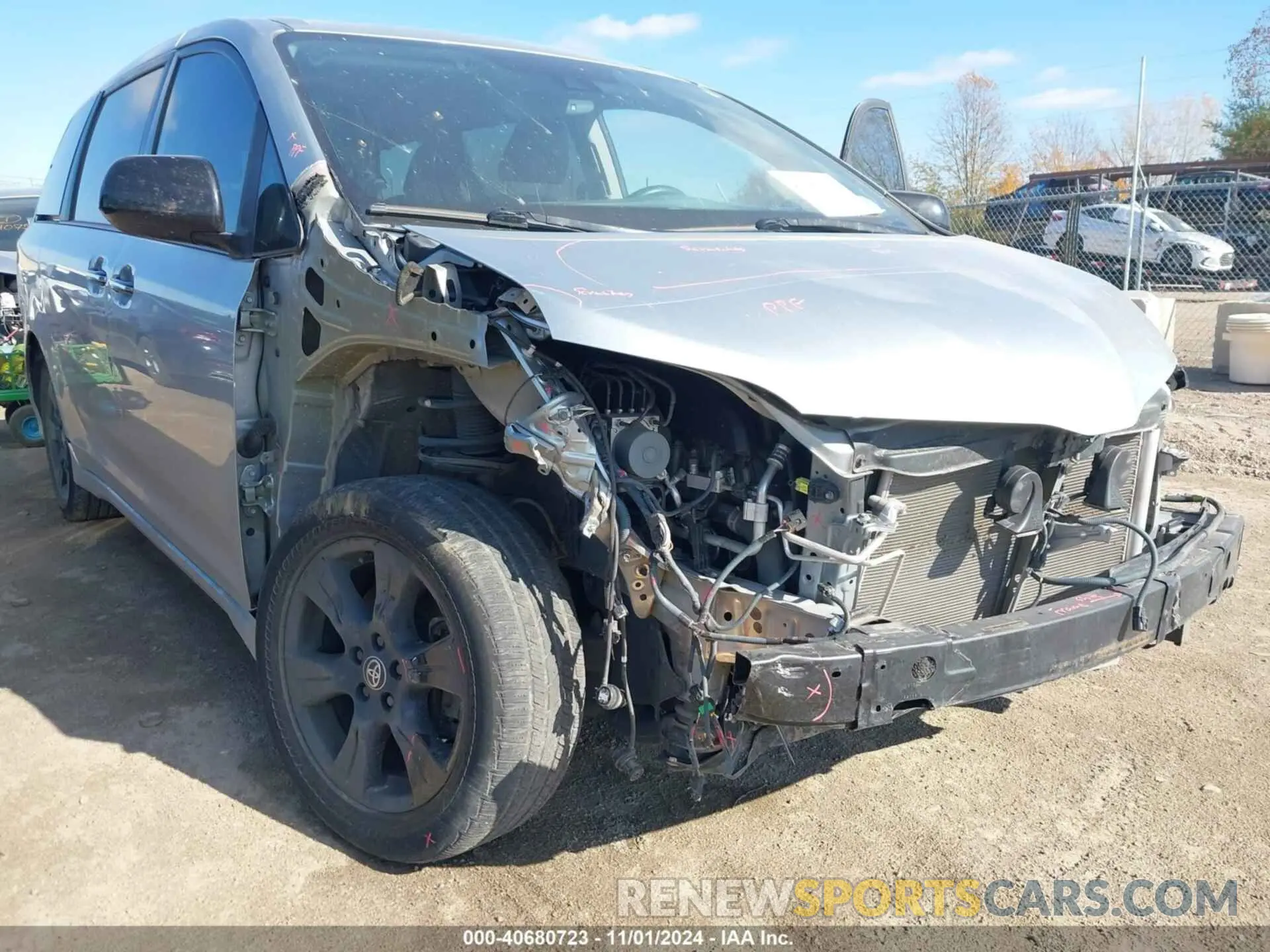 6 Photograph of a damaged car 5TDEZ3DC7LS244411 TOYOTA SIENNA 2020