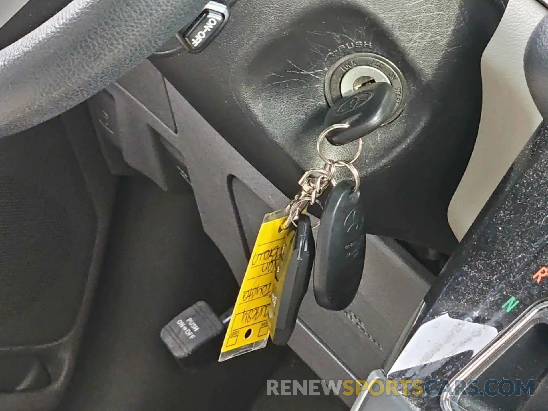 4 Photograph of a damaged car 5TDJZ3DC0LS250971 TOYOTA SIENNA 2020