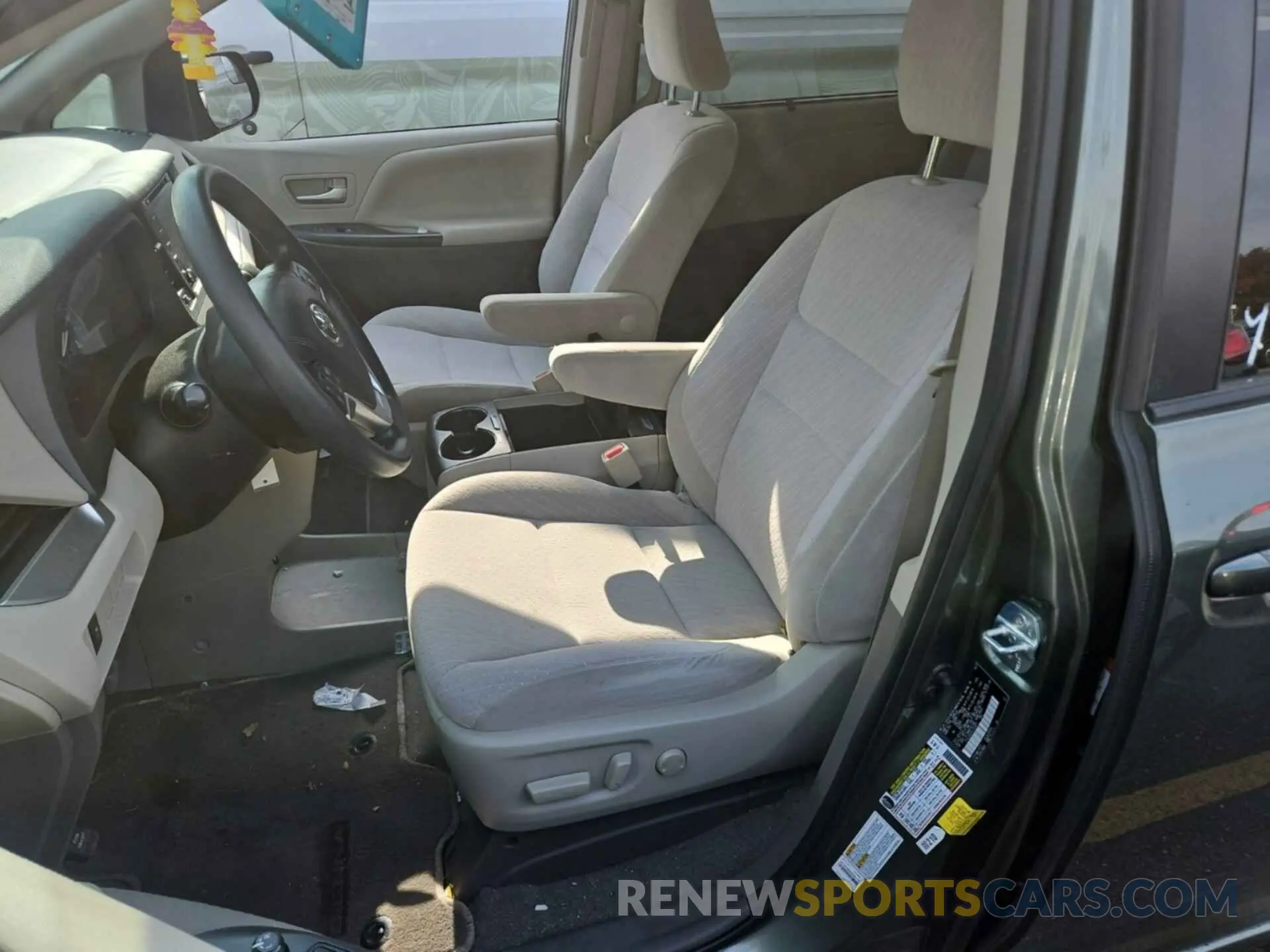 6 Photograph of a damaged car 5TDJZ3DC0LS250971 TOYOTA SIENNA 2020