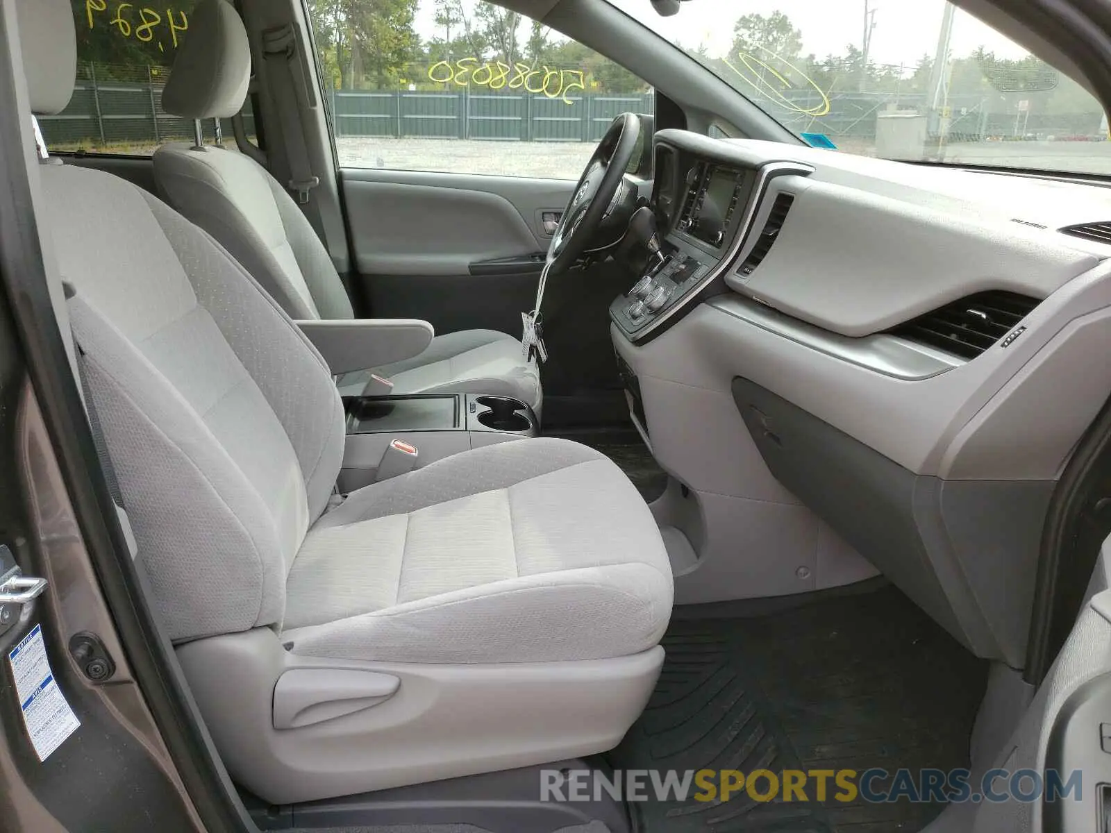 5 Photograph of a damaged car 5TDJZ3DC4LS229380 TOYOTA SIENNA 2020