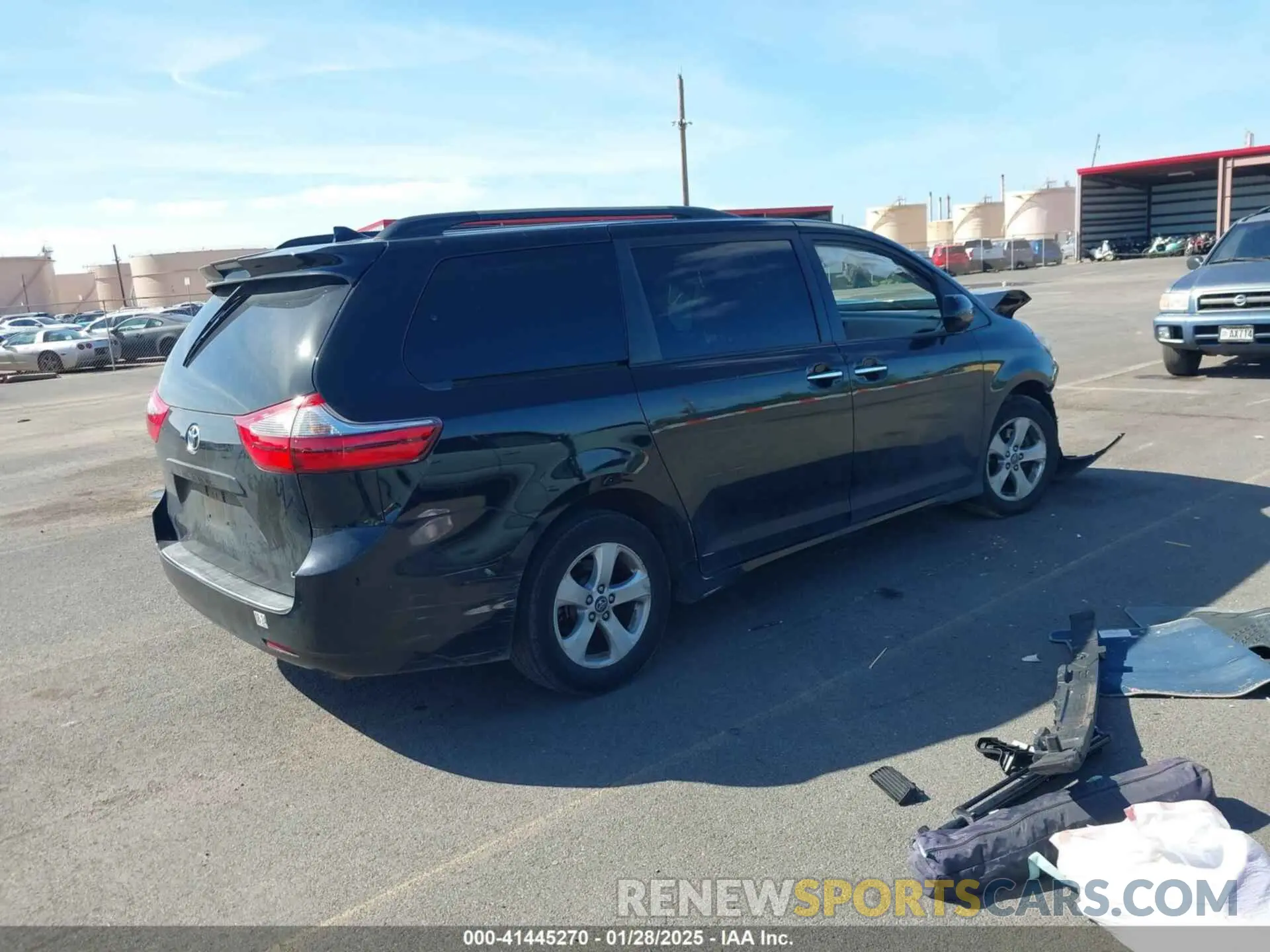 4 Photograph of a damaged car 5TDKZ3DC0LS034445 TOYOTA SIENNA 2020