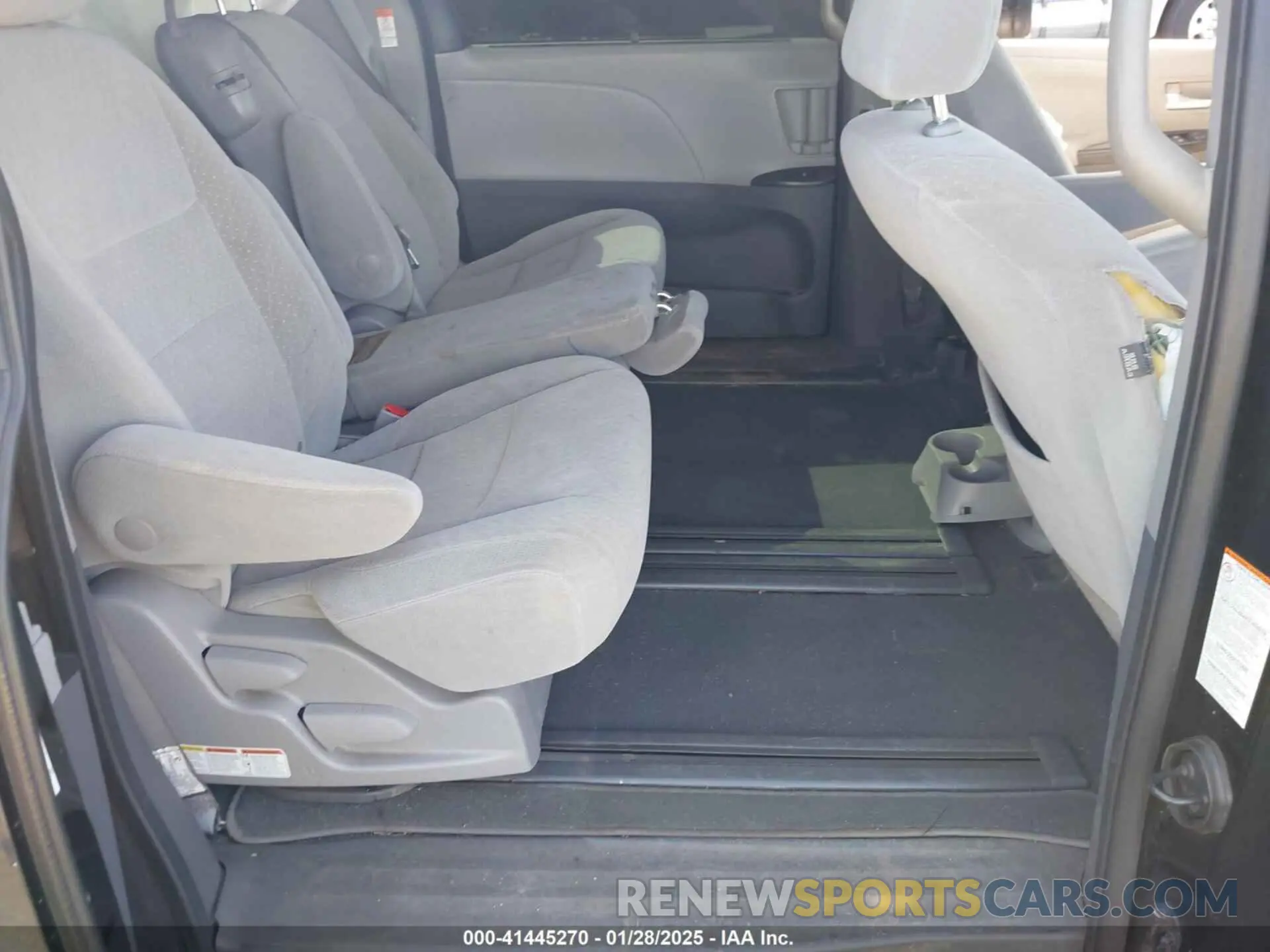 8 Photograph of a damaged car 5TDKZ3DC0LS034445 TOYOTA SIENNA 2020