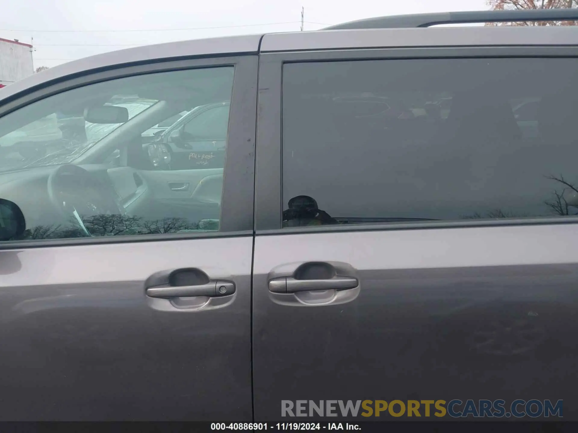 14 Photograph of a damaged car 5TDKZ3DC0LS040438 TOYOTA SIENNA 2020