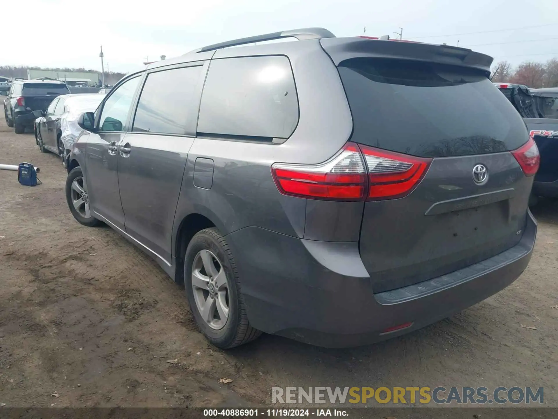 3 Photograph of a damaged car 5TDKZ3DC0LS040438 TOYOTA SIENNA 2020