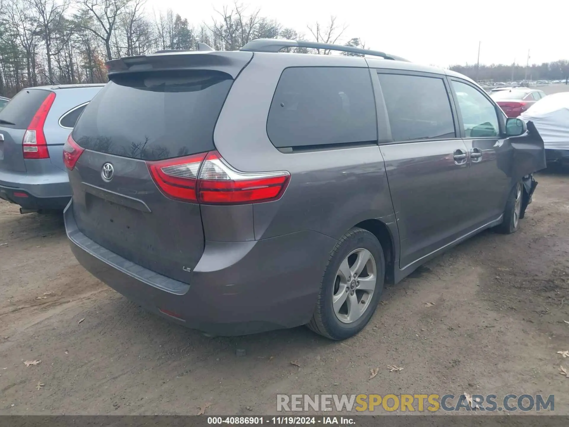 4 Photograph of a damaged car 5TDKZ3DC0LS040438 TOYOTA SIENNA 2020