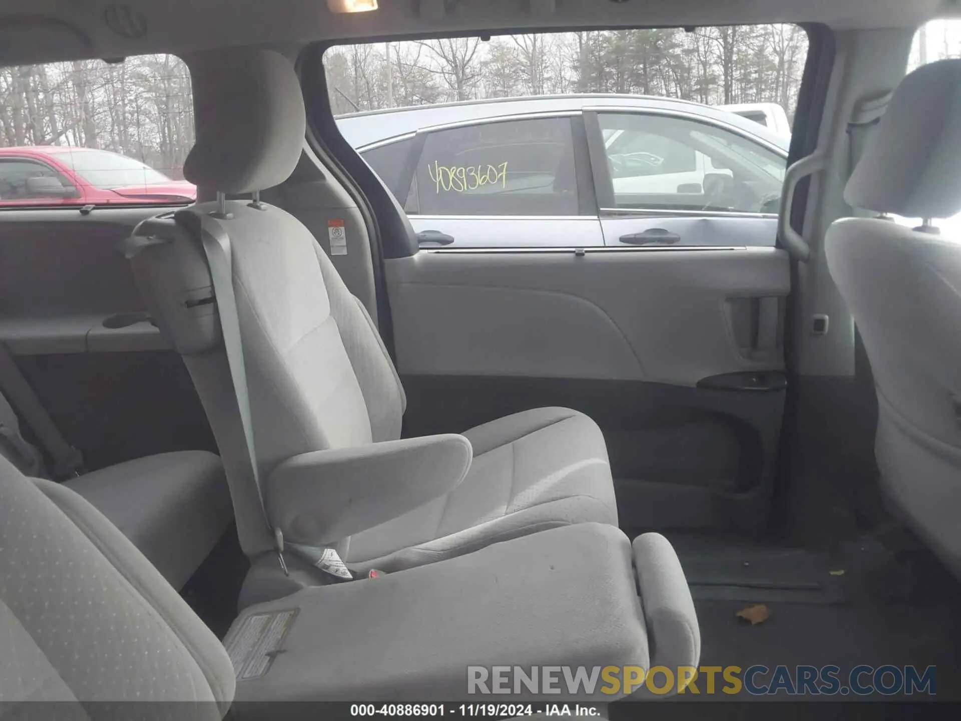 8 Photograph of a damaged car 5TDKZ3DC0LS040438 TOYOTA SIENNA 2020