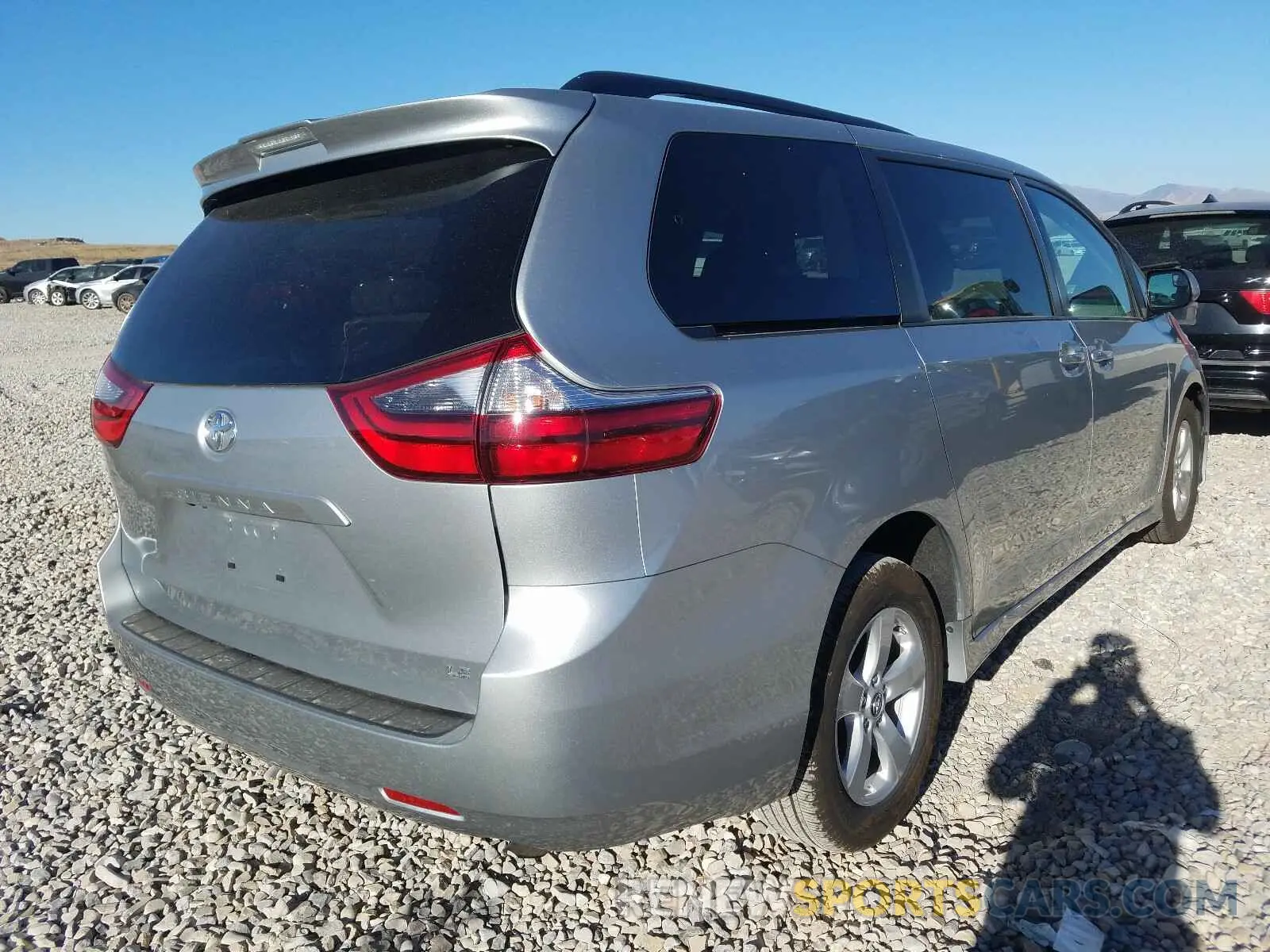 4 Photograph of a damaged car 5TDKZ3DC0LS050726 TOYOTA SIENNA 2020