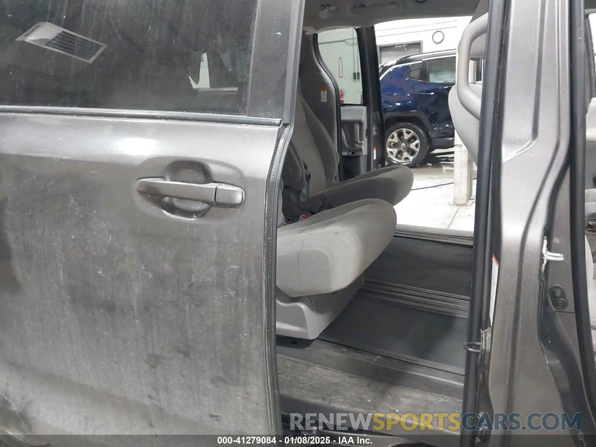 8 Фотография поврежденного автомобиля 5TDKZ3DC1LS048256 TOYOTA SIENNA 2020