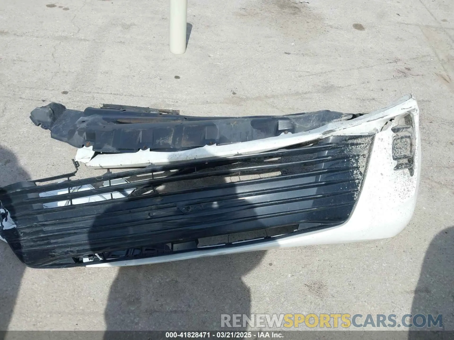 12 Photograph of a damaged car 5TDKZ3DC2LS024290 TOYOTA SIENNA 2020