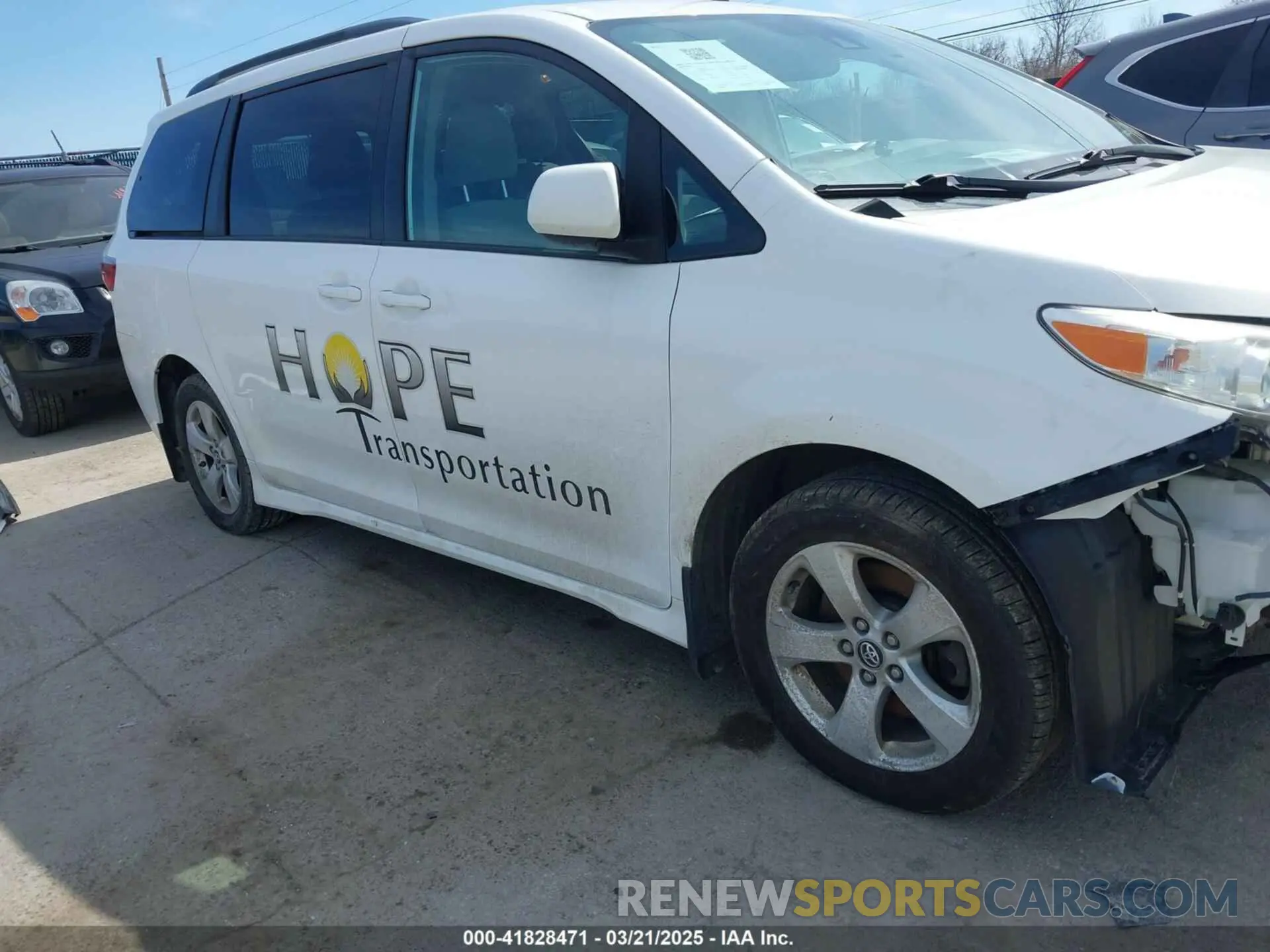 14 Photograph of a damaged car 5TDKZ3DC2LS024290 TOYOTA SIENNA 2020