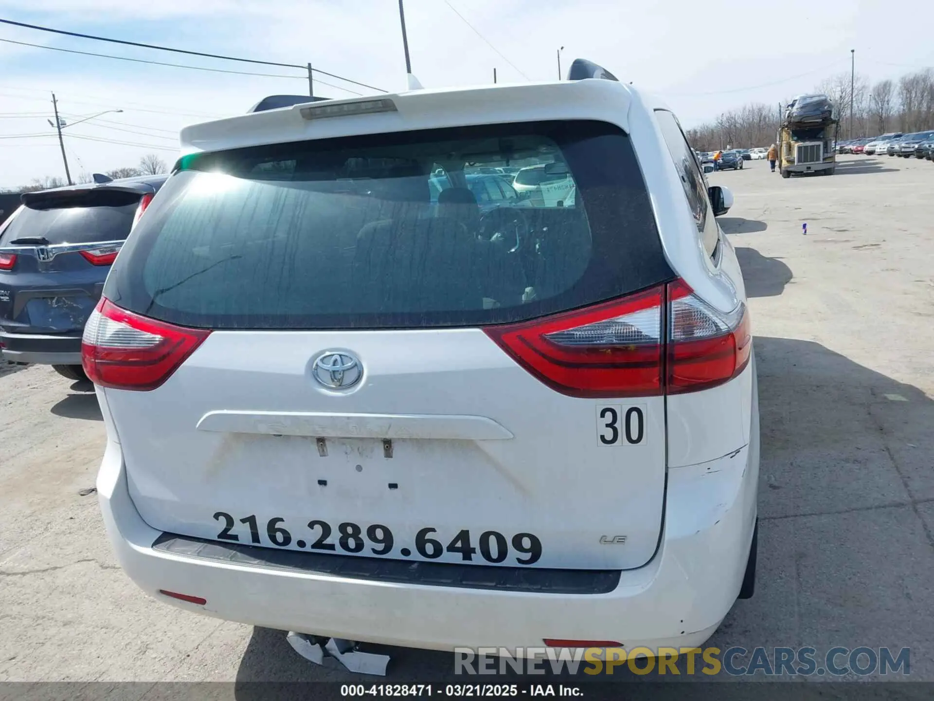 17 Photograph of a damaged car 5TDKZ3DC2LS024290 TOYOTA SIENNA 2020