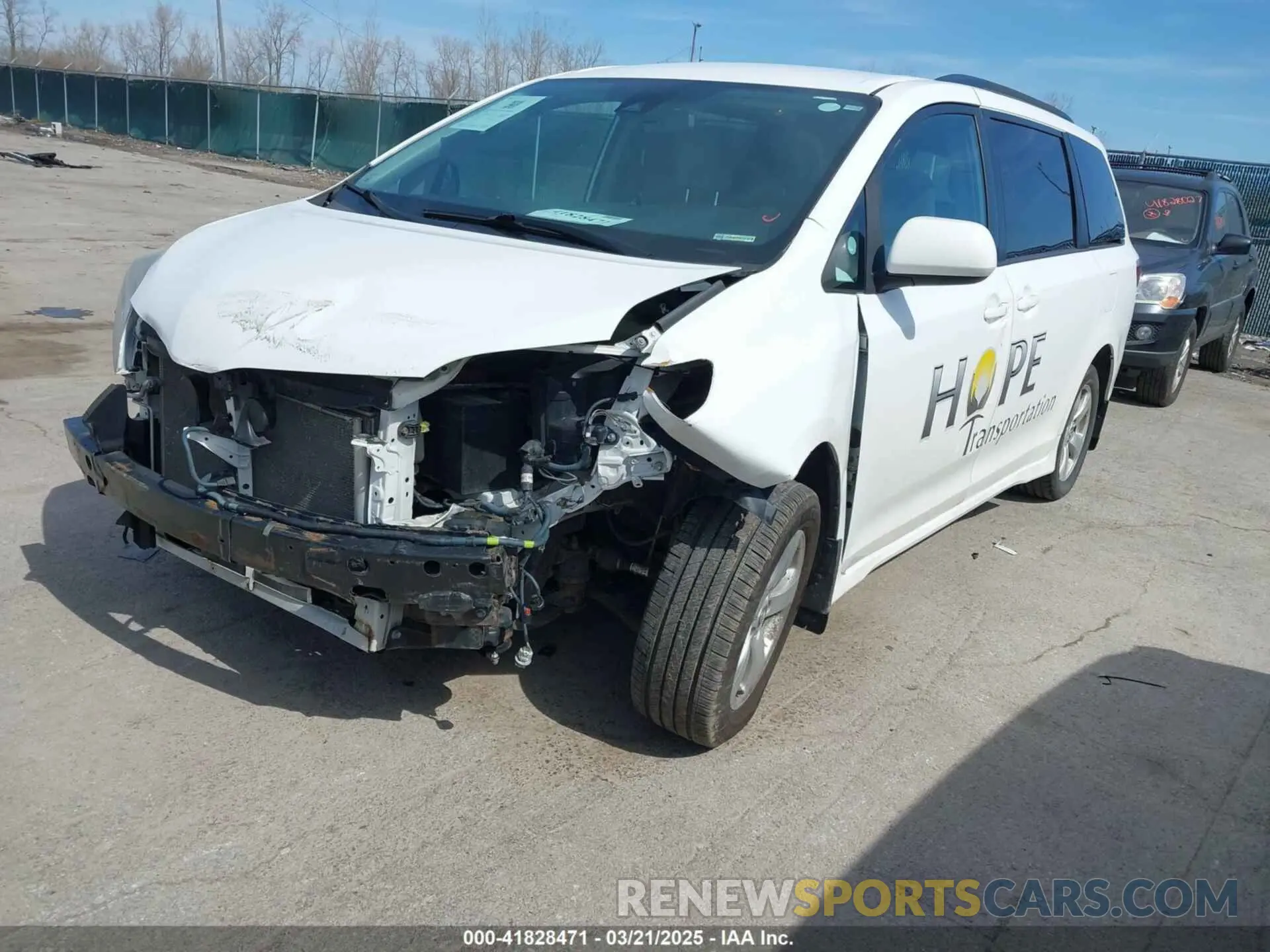 2 Photograph of a damaged car 5TDKZ3DC2LS024290 TOYOTA SIENNA 2020