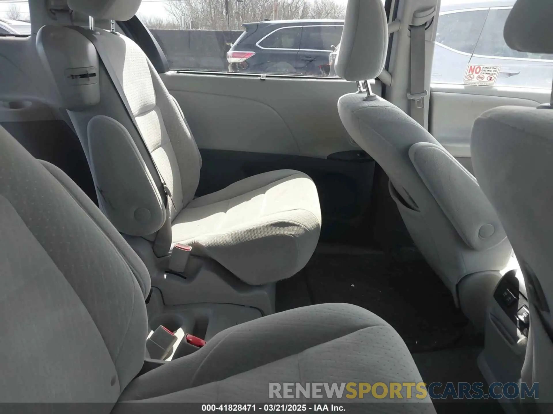 8 Photograph of a damaged car 5TDKZ3DC2LS024290 TOYOTA SIENNA 2020
