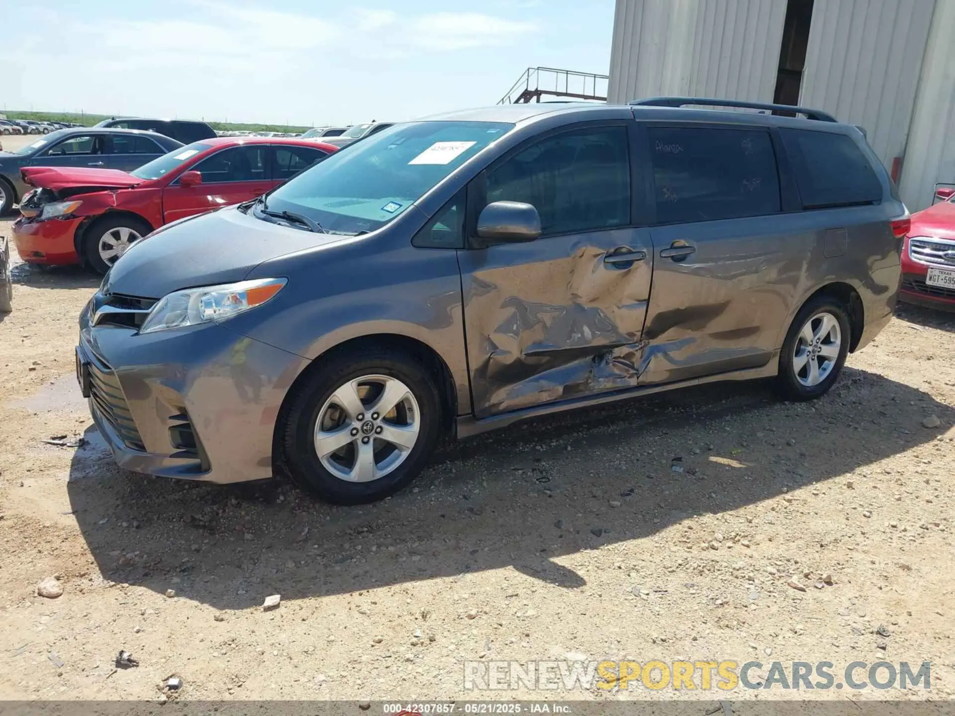 2 Фотография поврежденного автомобиля 5TDKZ3DC2LS036312 TOYOTA SIENNA 2020