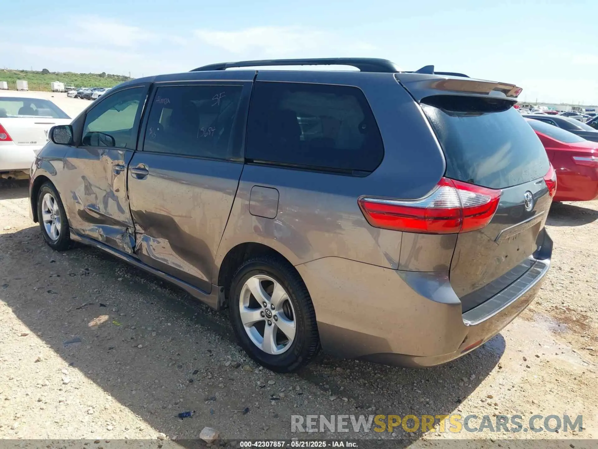 3 Фотография поврежденного автомобиля 5TDKZ3DC2LS036312 TOYOTA SIENNA 2020