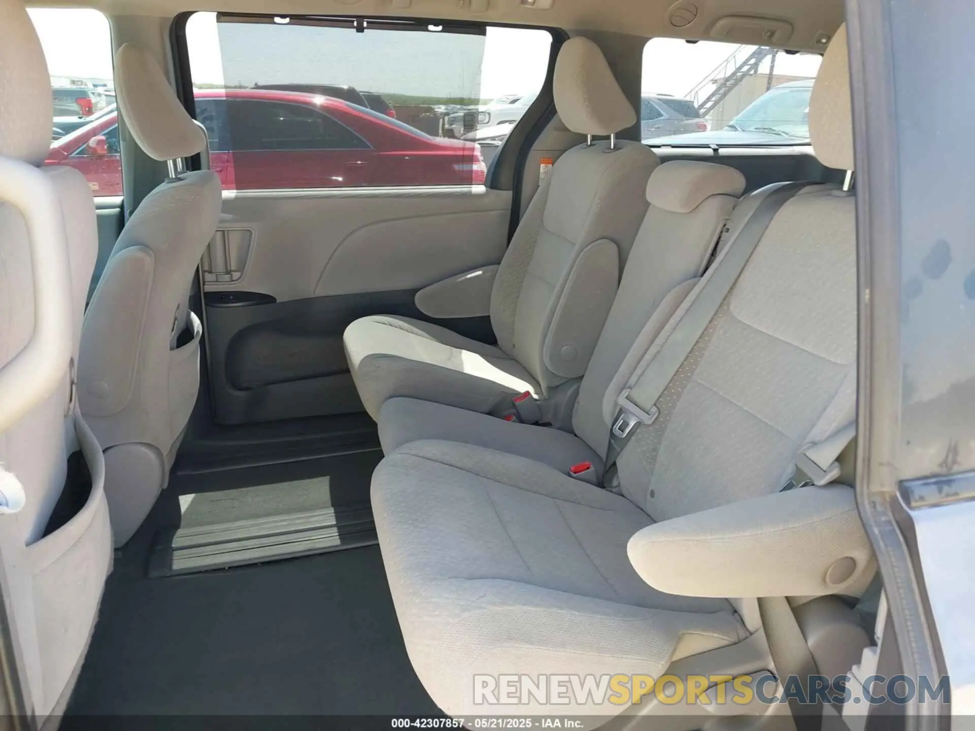 8 Фотография поврежденного автомобиля 5TDKZ3DC2LS036312 TOYOTA SIENNA 2020