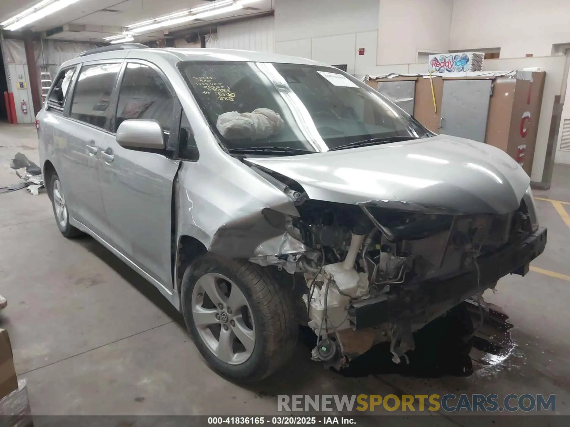 1 Фотография поврежденного автомобиля 5TDKZ3DC2LS065051 TOYOTA SIENNA 2020
